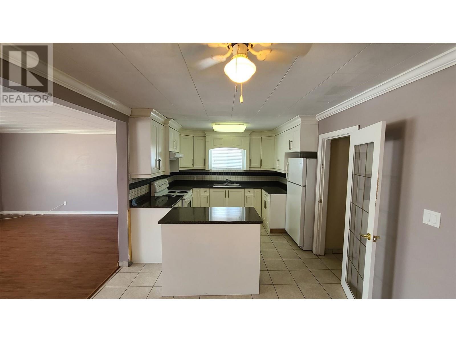 6056 Spartan Street, Oliver, British Columbia  V0H 1T0 - Photo 2 - 10342054