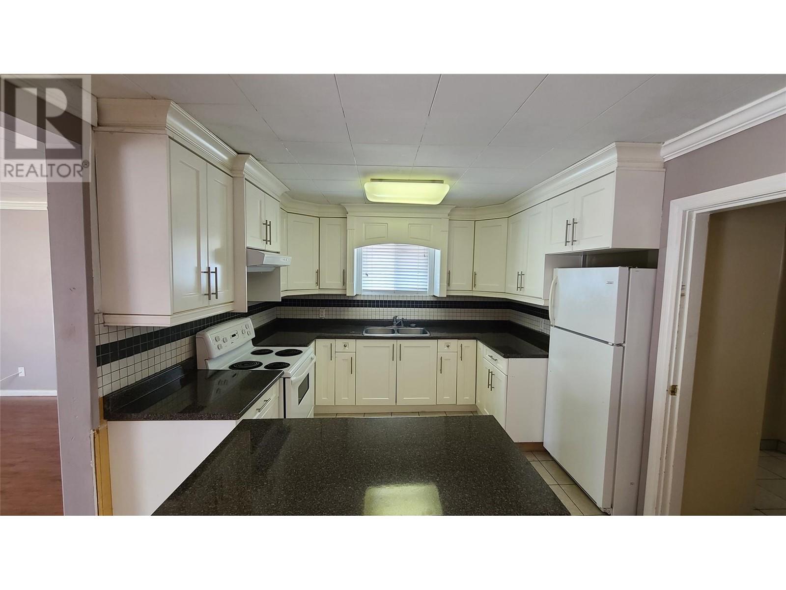 6056 Spartan Street, Oliver, British Columbia  V0H 1T0 - Photo 3 - 10342054