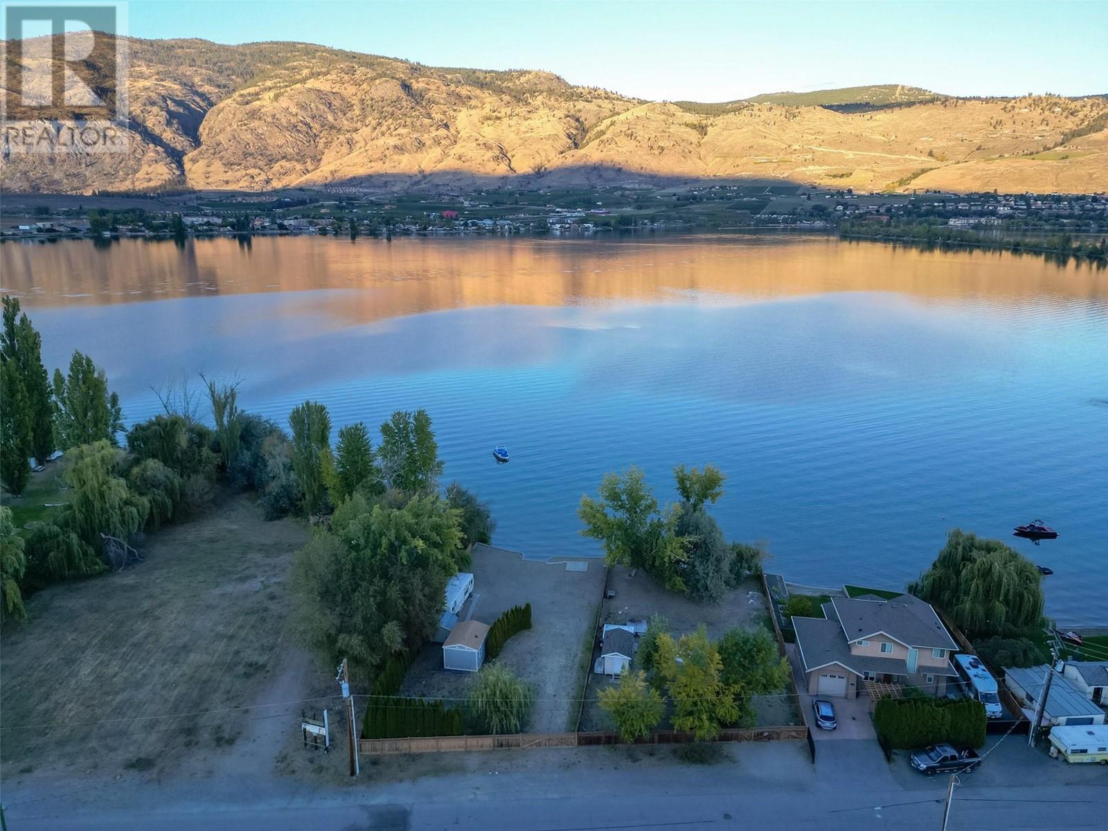 4025 Oleander Drive, Osoyoos, British Columbia  V0H 1V1 - Photo 2 - 10342082