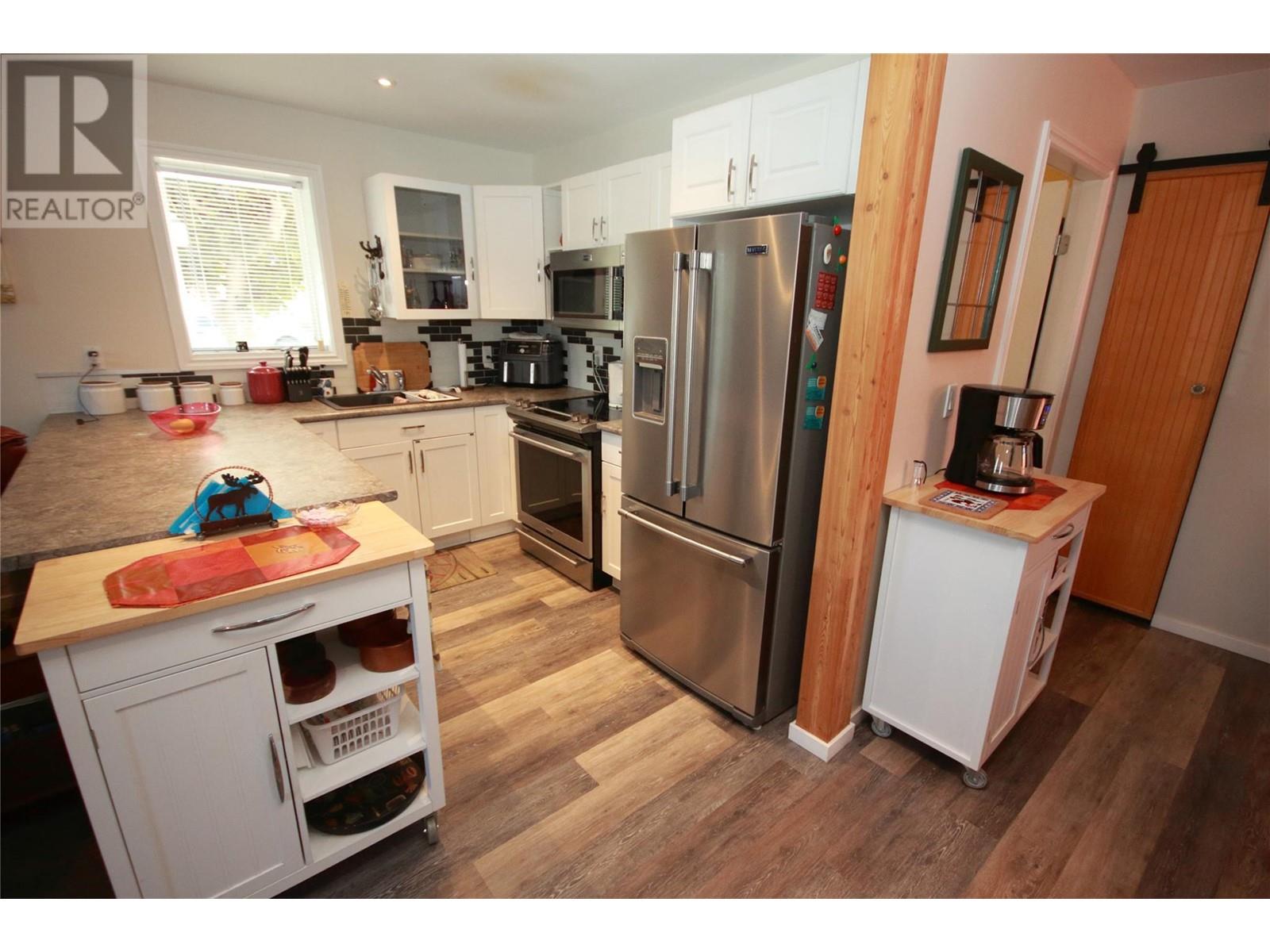 472 Veterans Ave Avenue, Oliver, British Columbia  V0H 1T0 - Photo 5 - 10341749