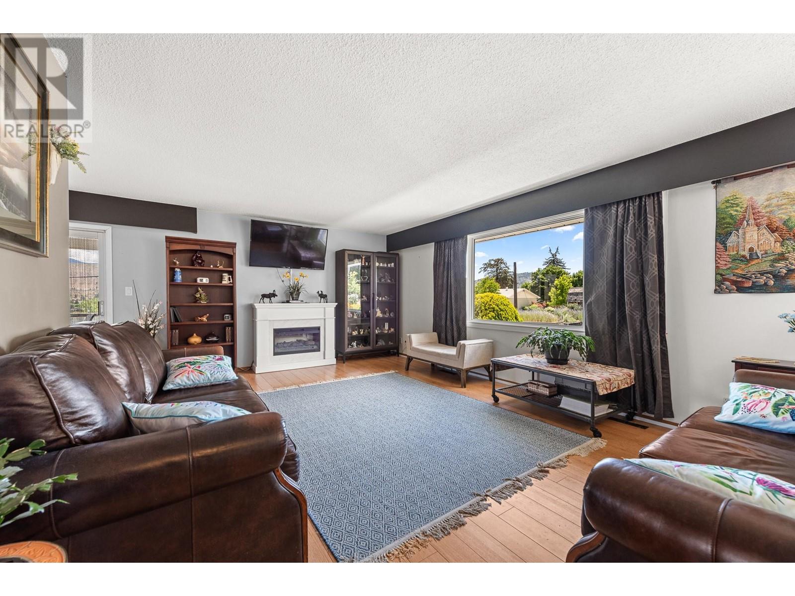 6462 Haven Street, Oliver, British Columbia  V0H 1T0 - Photo 2 - 10342204