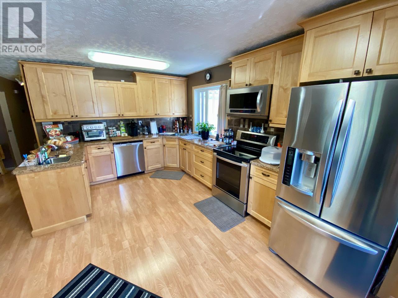3711 212 Road, Dawson Creek, British Columbia  V1G 4E7 - Photo 11 - 201421