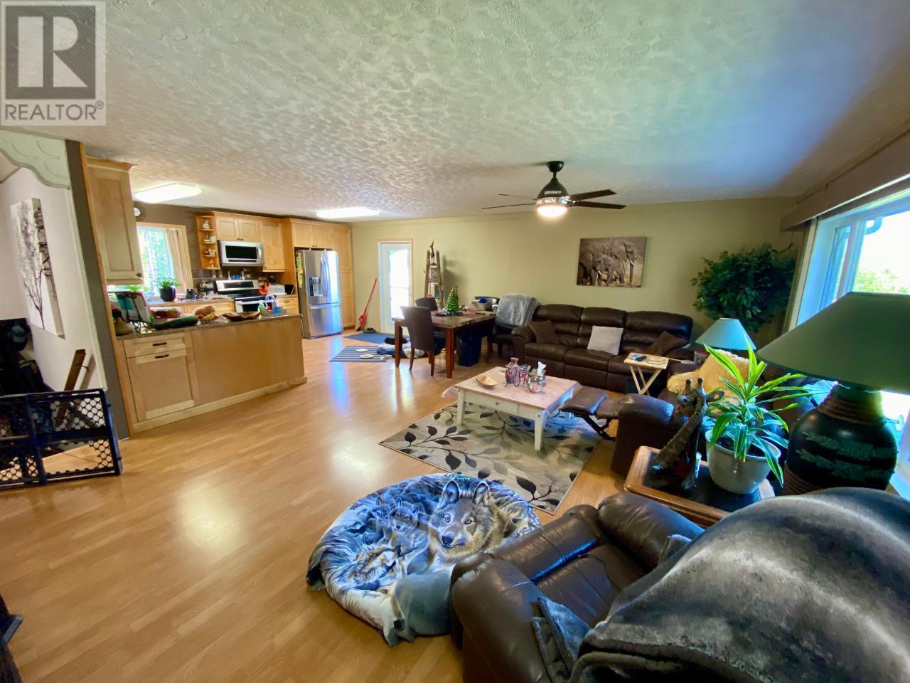 3711 212 Road, Dawson Creek, British Columbia  V1G 4E7 - Photo 8 - 201421