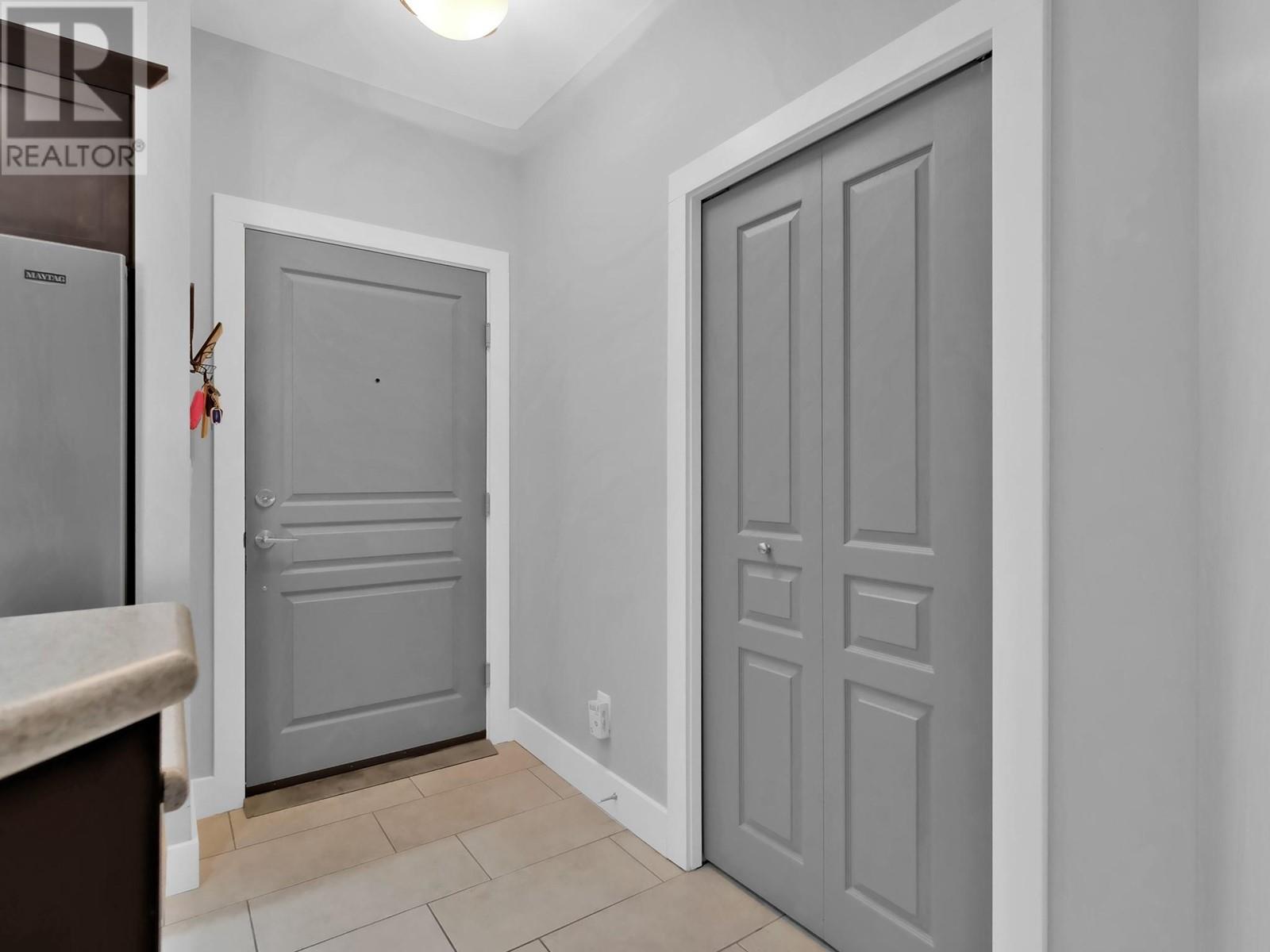 250 Waterford Avenue Unit# 311, Penticton, British Columbia  V2A 3T8 - Photo 2 - 10342357