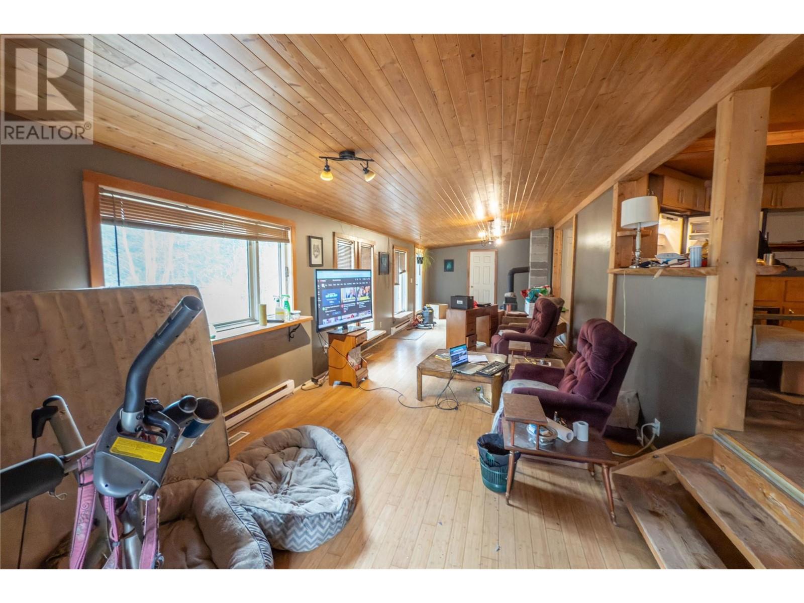 3082 Imler Road, Golden, British Columbia  V0A 1H7 - Photo 2 - 10342485