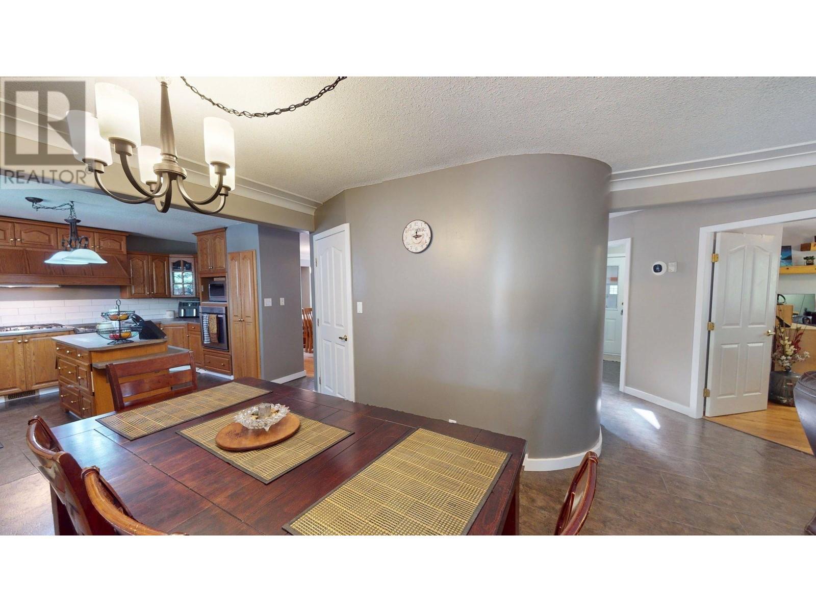 2300 Old Salmo Road, Fruitvale, British Columbia  V0G 1L0 - Photo 15 - 10342544