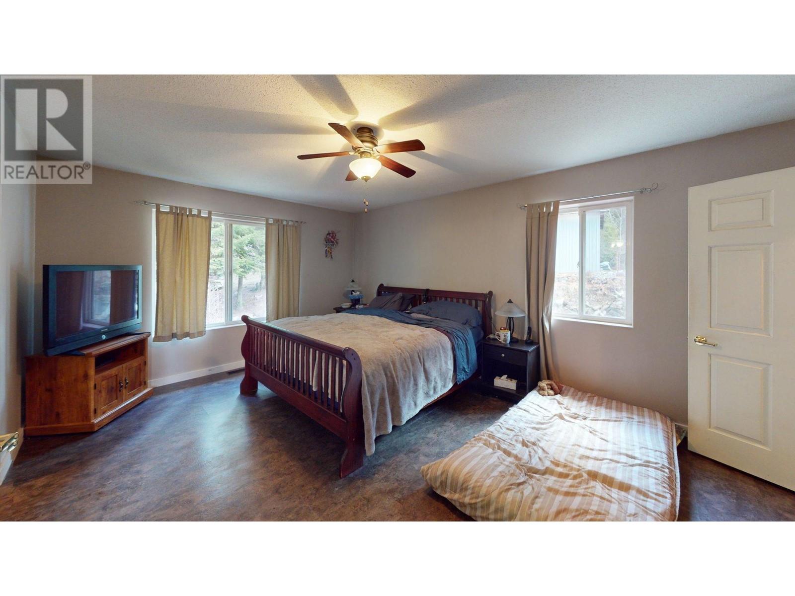 2300 Old Salmo Road, Fruitvale, British Columbia  V0G 1L0 - Photo 25 - 10342544