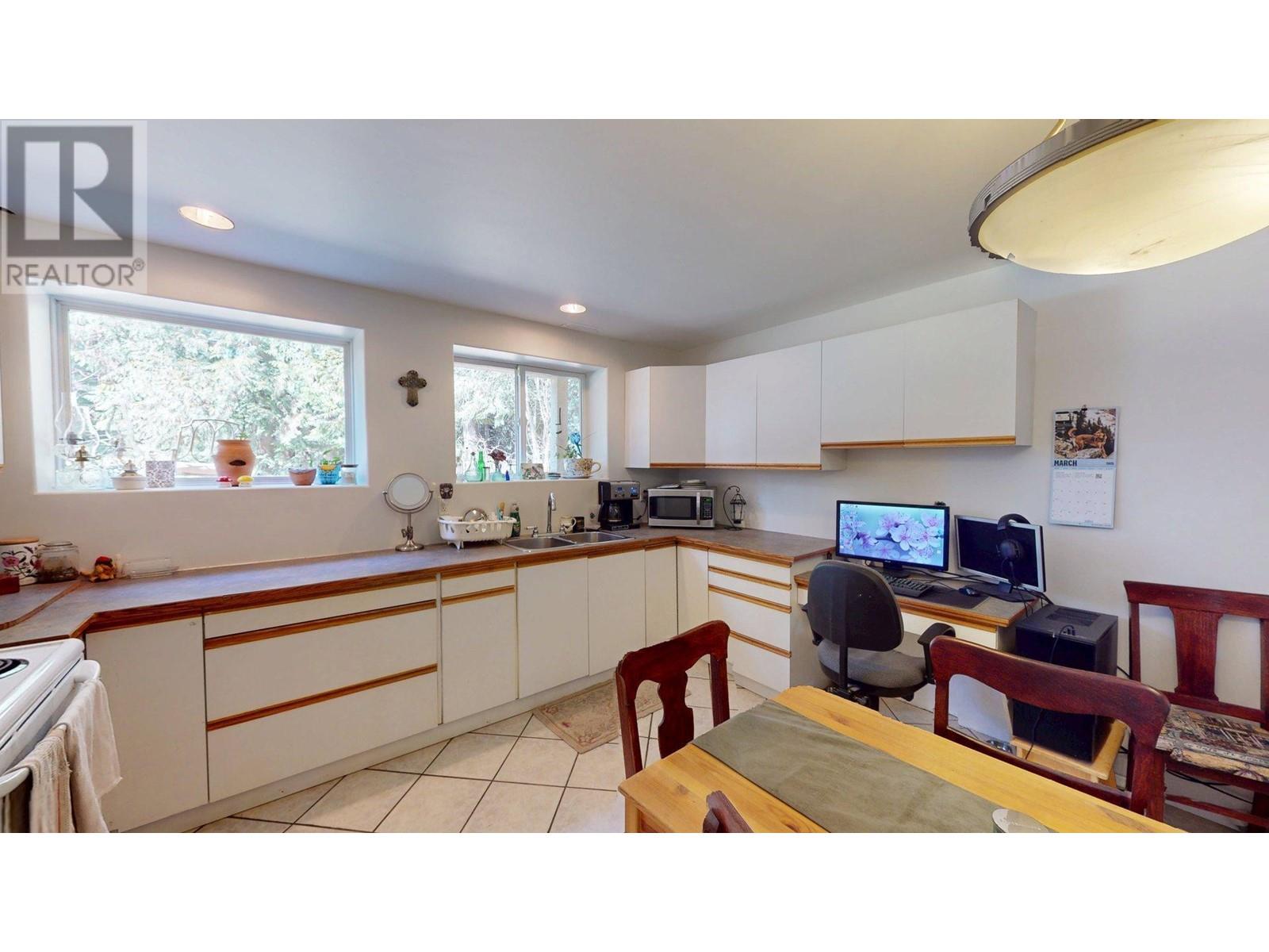 2300 Old Salmo Road, Fruitvale, British Columbia  V0G 1L0 - Photo 40 - 10342544