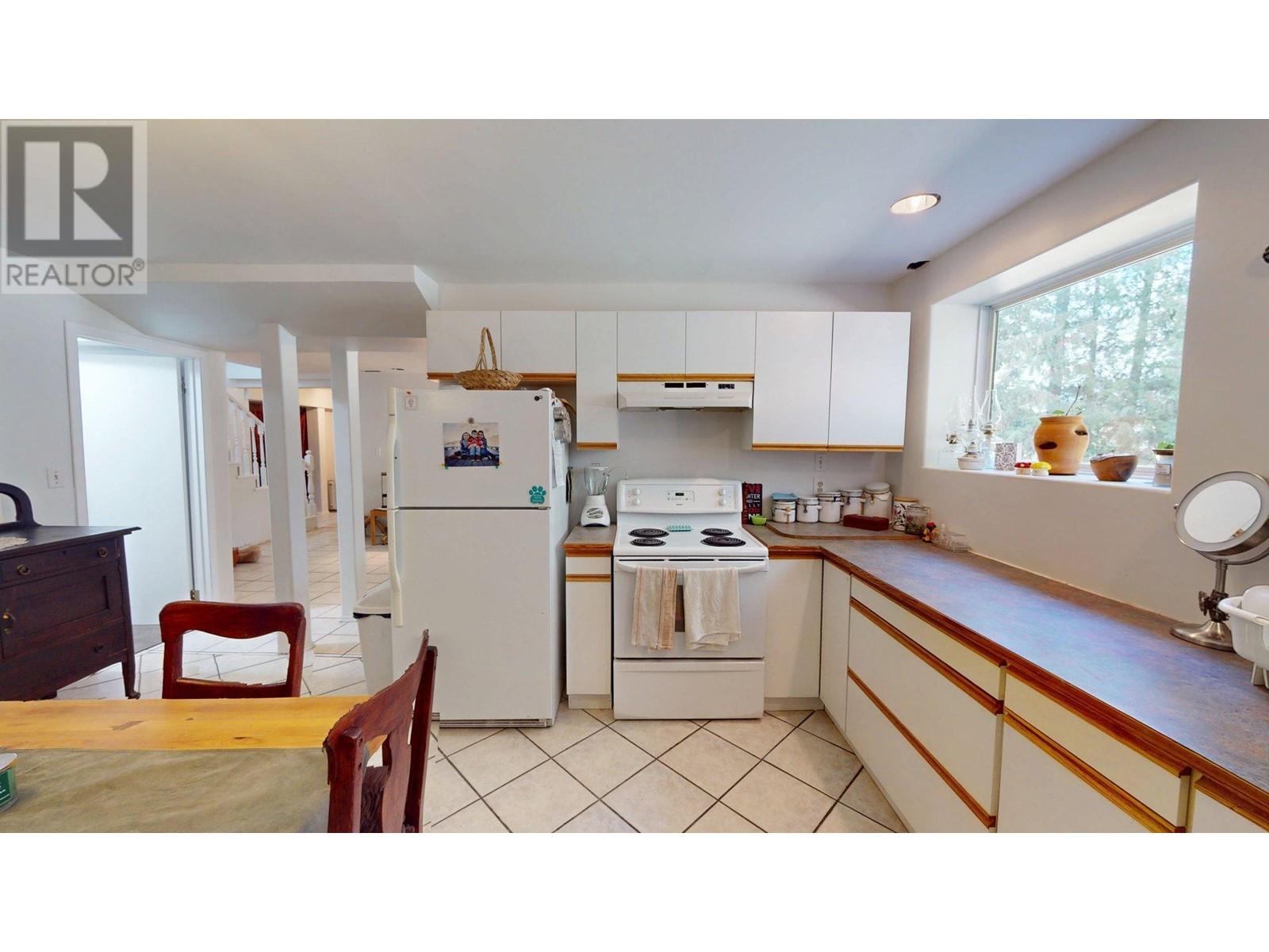 2300 Old Salmo Road, Fruitvale, British Columbia  V0G 1L0 - Photo 41 - 10342544