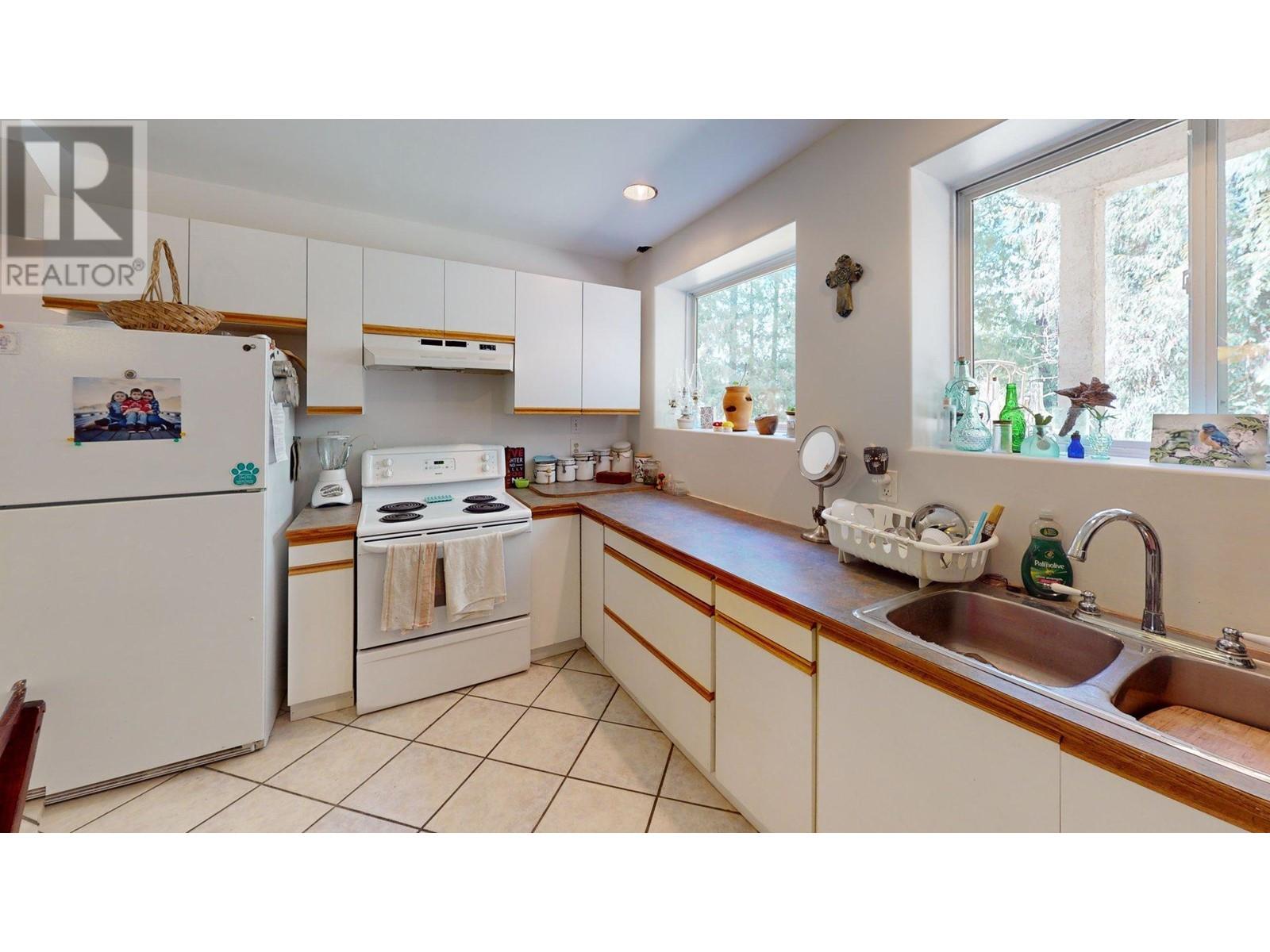 2300 Old Salmo Road, Fruitvale, British Columbia  V0G 1L0 - Photo 44 - 10342544