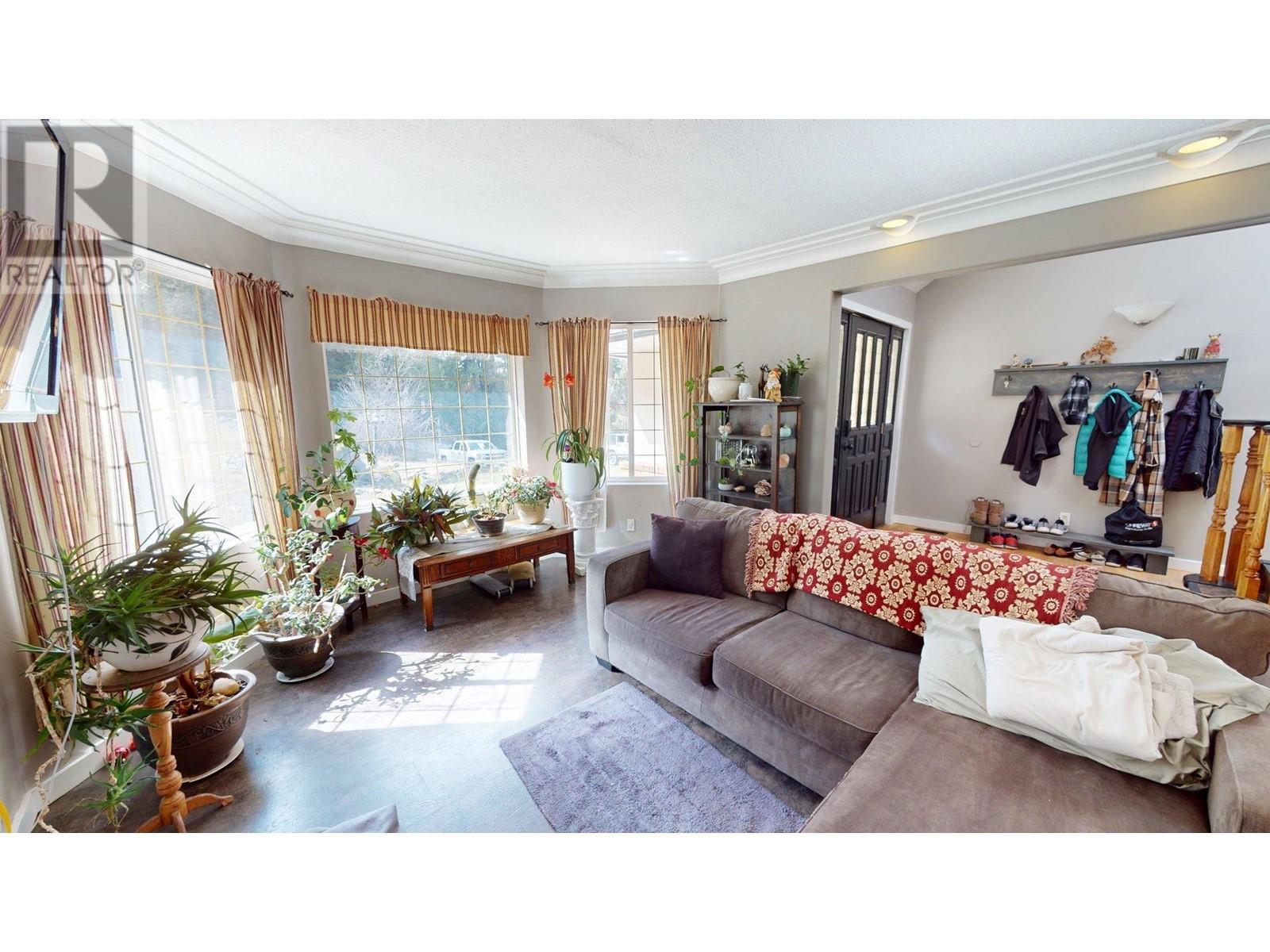 2300 Old Salmo Road, Fruitvale, British Columbia  V0G 1L0 - Photo 7 - 10342544