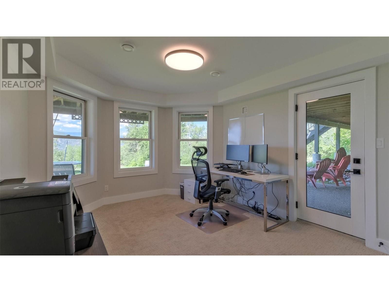 1055 Pearson Road, Penticton, British Columbia  V2A 8T9 - Photo 3 - 10342908