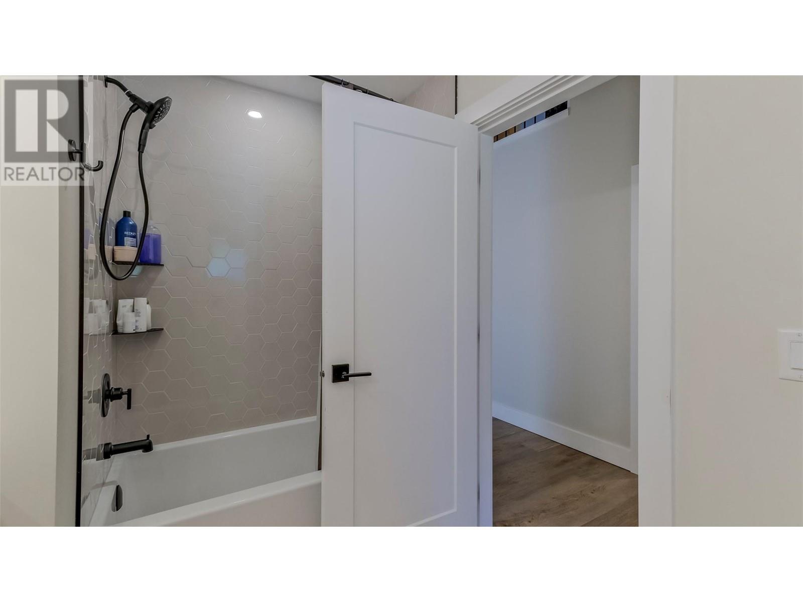1055 Pearson Road, Penticton, British Columbia  V2A 8T9 - Photo 37 - 10342908