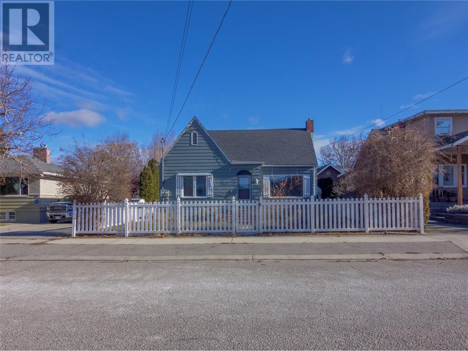 678 Latimer Street, Penticton, British Columbia  V2A 5R6 - Photo 1 - 10342392