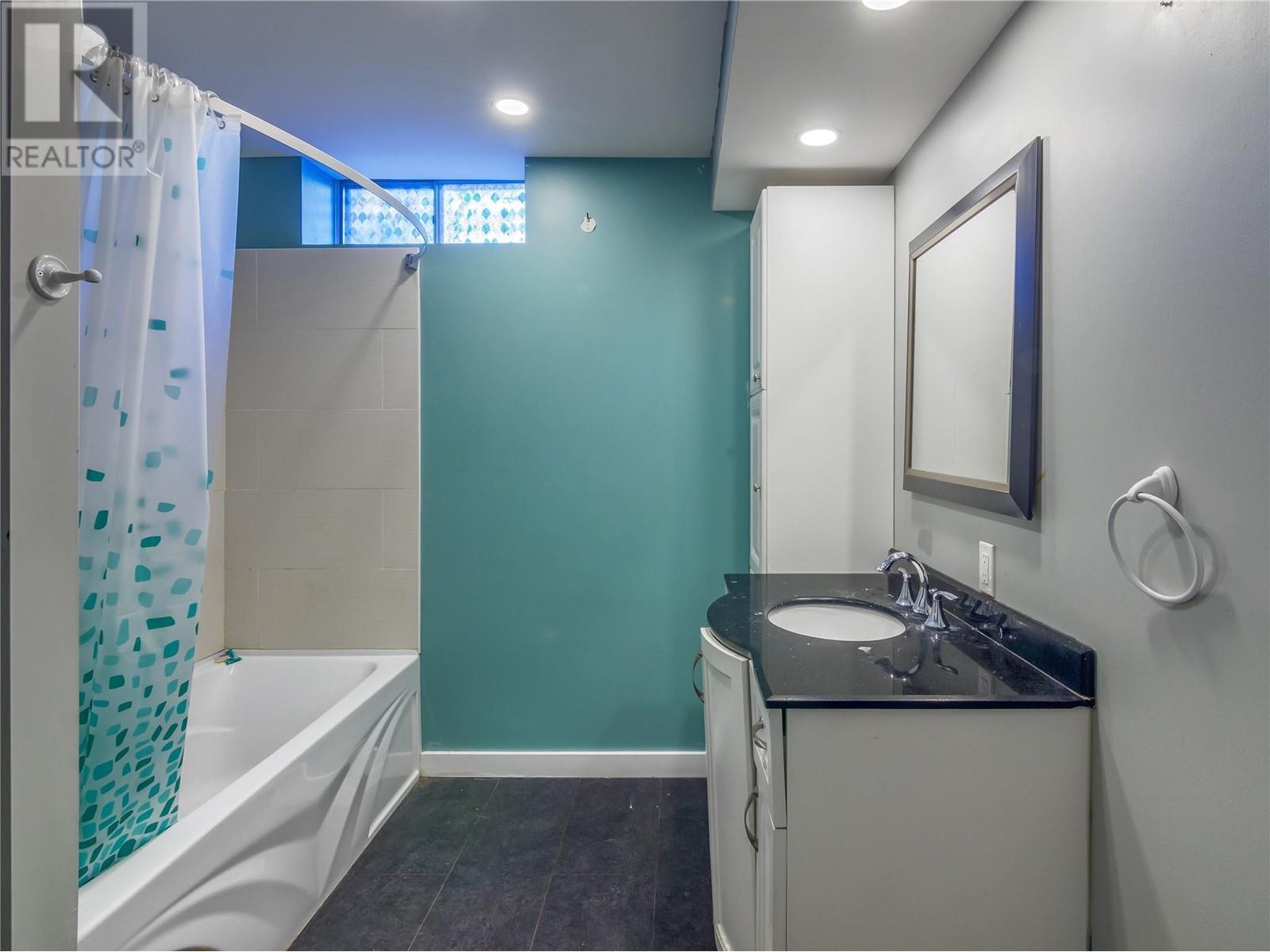 678 Latimer Street, Penticton, British Columbia  V2A 5R6 - Photo 28 - 10342392