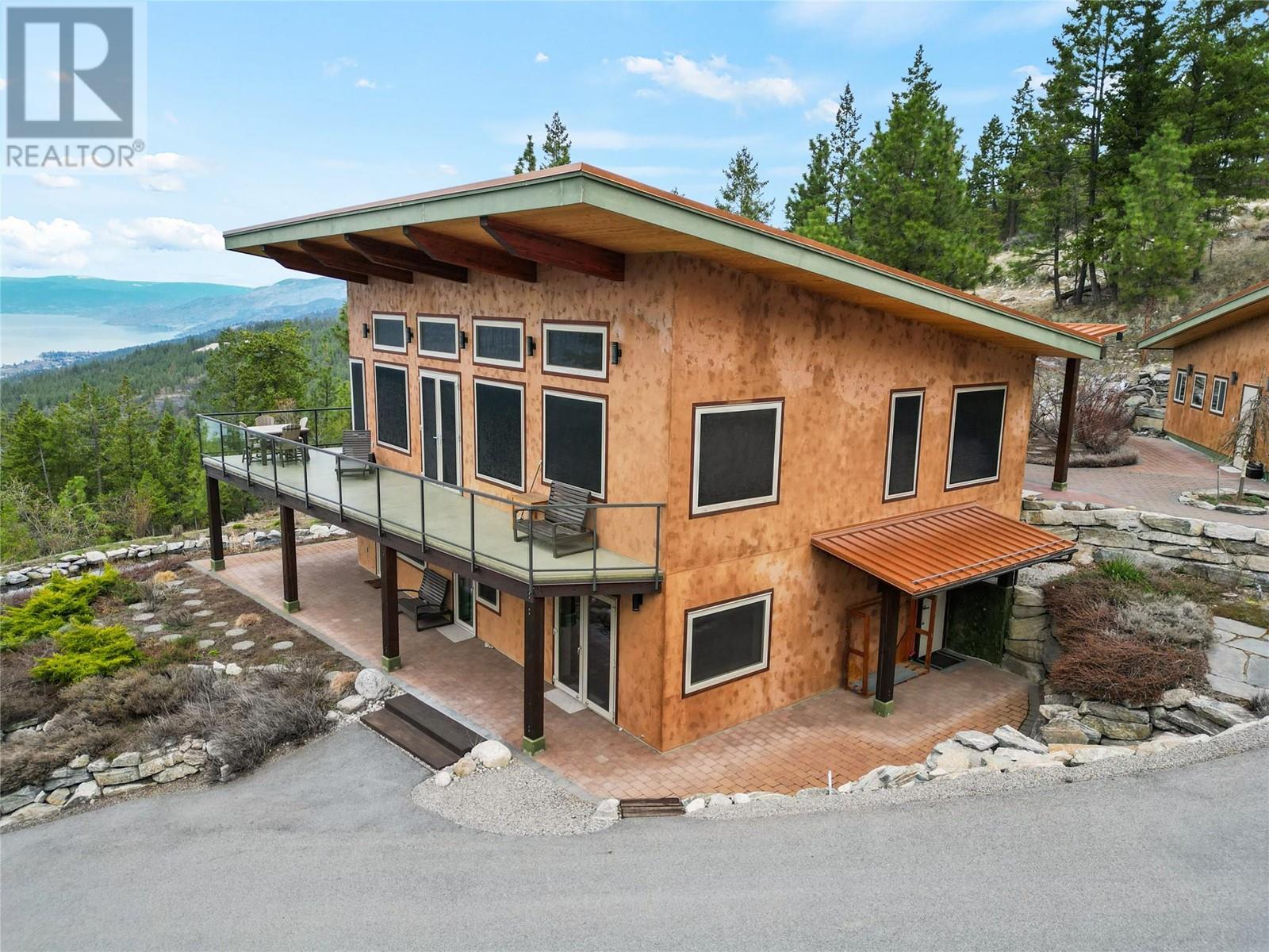 102 Vista Place, Penticton, British Columbia  V2A 8T4 - Photo 1 - 10342972