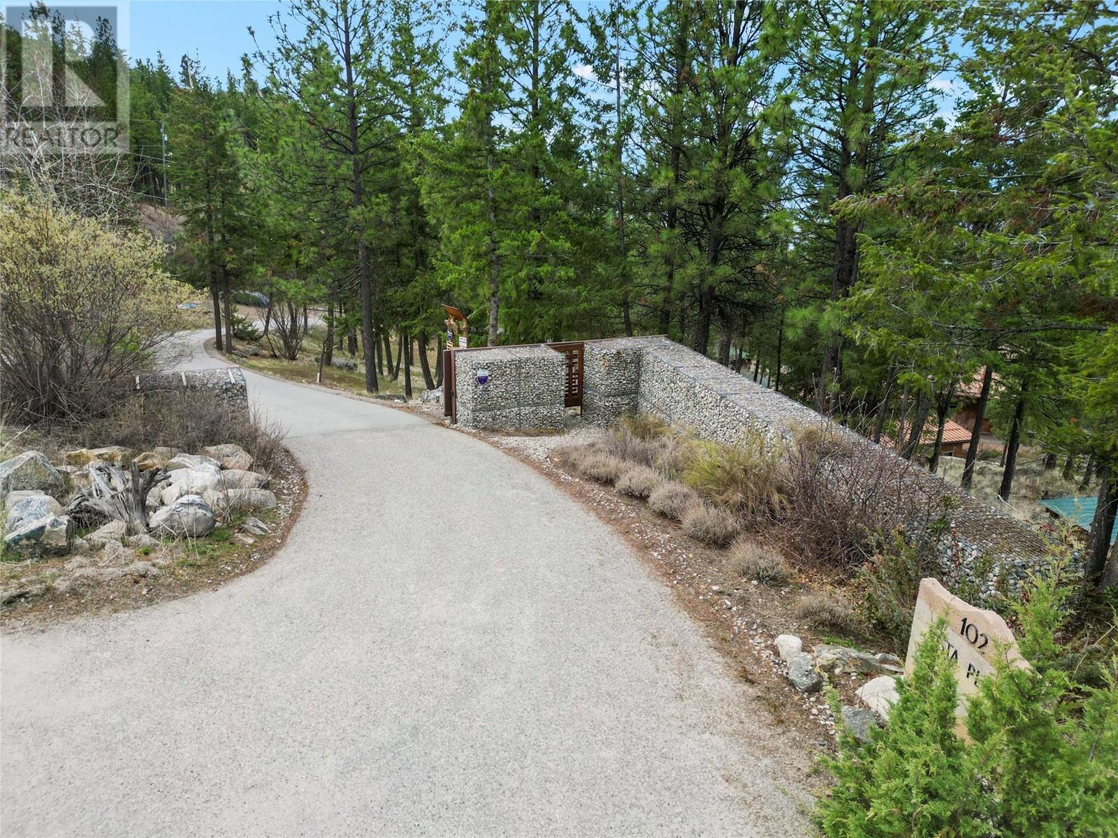 102 Vista Place, Penticton, British Columbia  V2A 8T4 - Photo 3 - 10342972