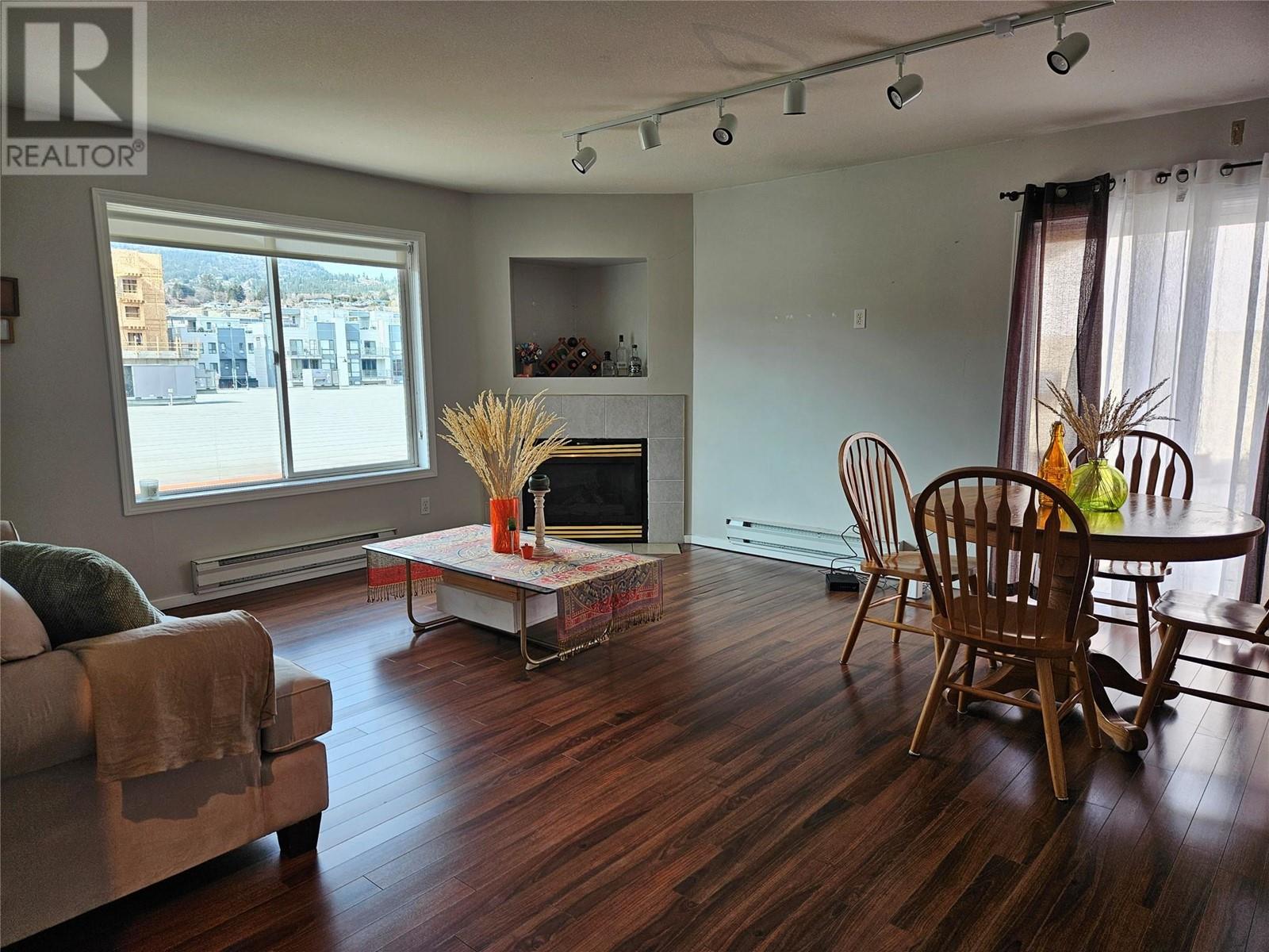 1027 Westminster Avenue W Unit# 201, Penticton, British Columbia  V2A 5C5 - Photo 2 - 10343014