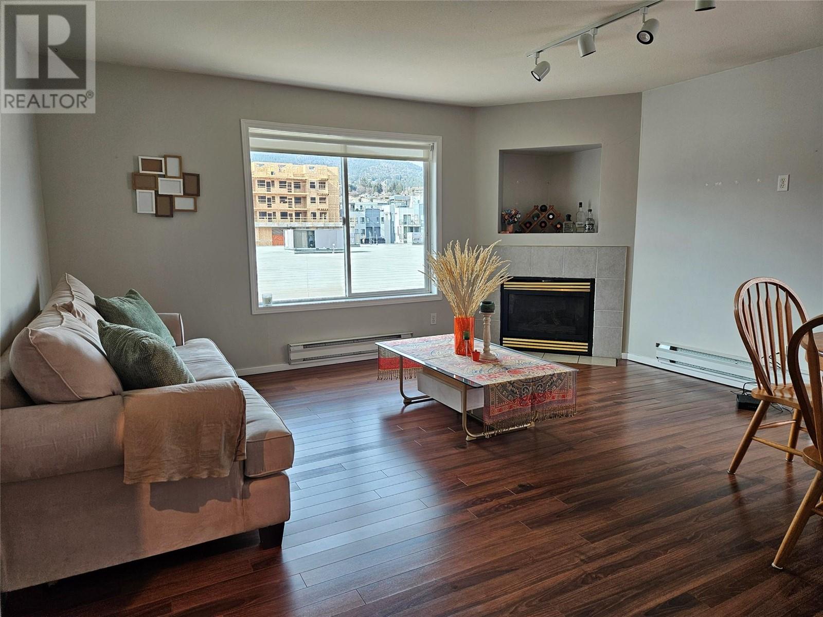 1027 Westminster Avenue W Unit# 201, Penticton, British Columbia  V2A 5C5 - Photo 3 - 10343014