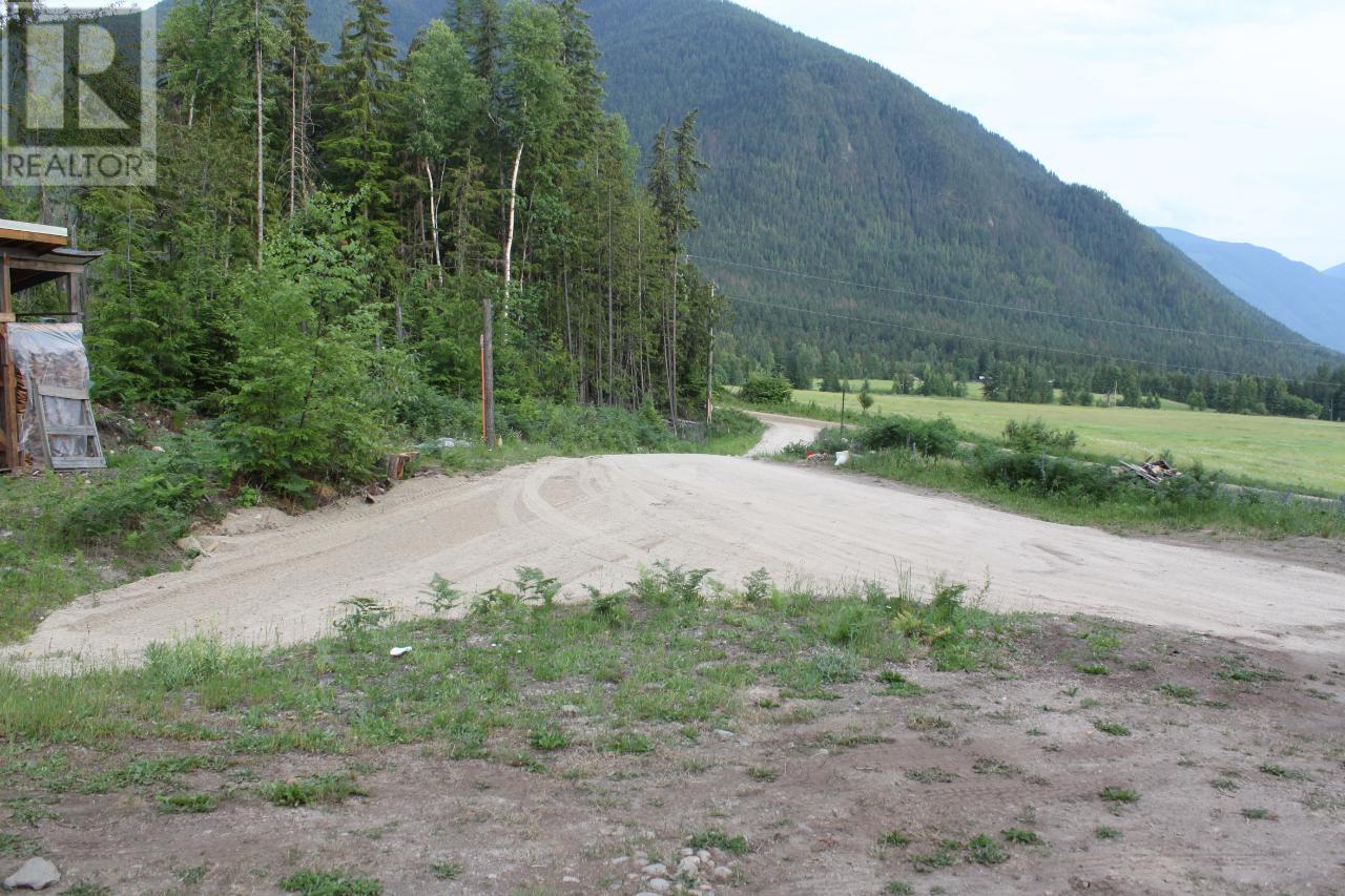 736 Bartley Road, Nakusp, British Columbia  V0G 1R1 - Photo 9 - 10343001