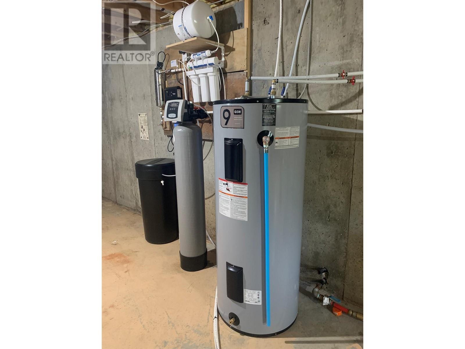 2755 95 Highway, Brisco, British Columbia  V0A 1B0 - Photo 4 - 10343197