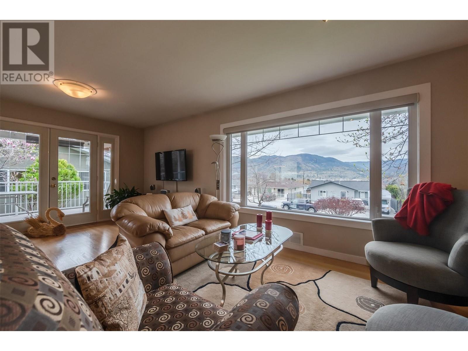 1482 Balfour Street, Penticton, British Columbia  V2A 4Z1 - Photo 11 - 10343205