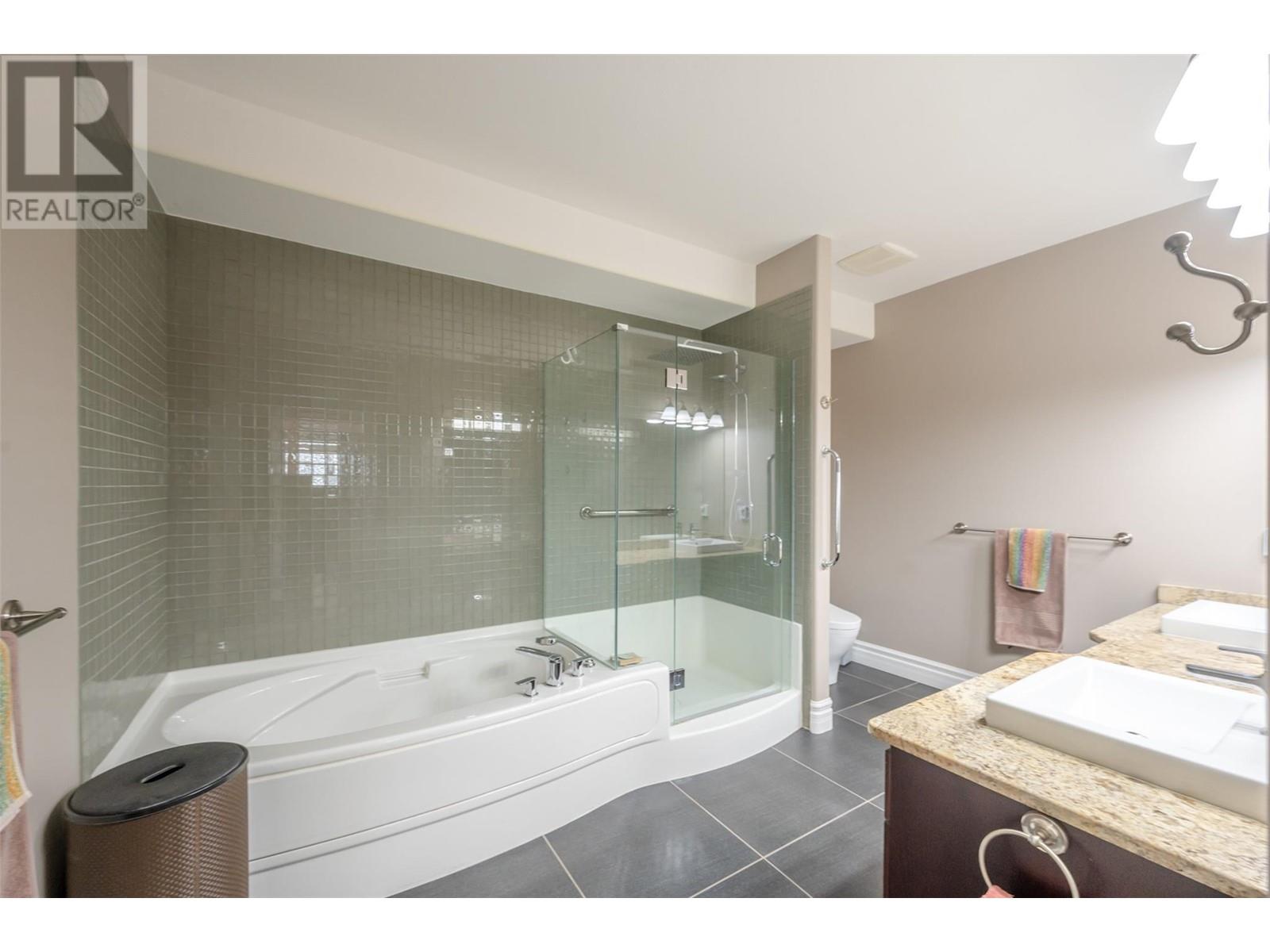 6208 89th Street, Osoyoos, British Columbia  V0H 1V1 - Photo 46 - 10343160