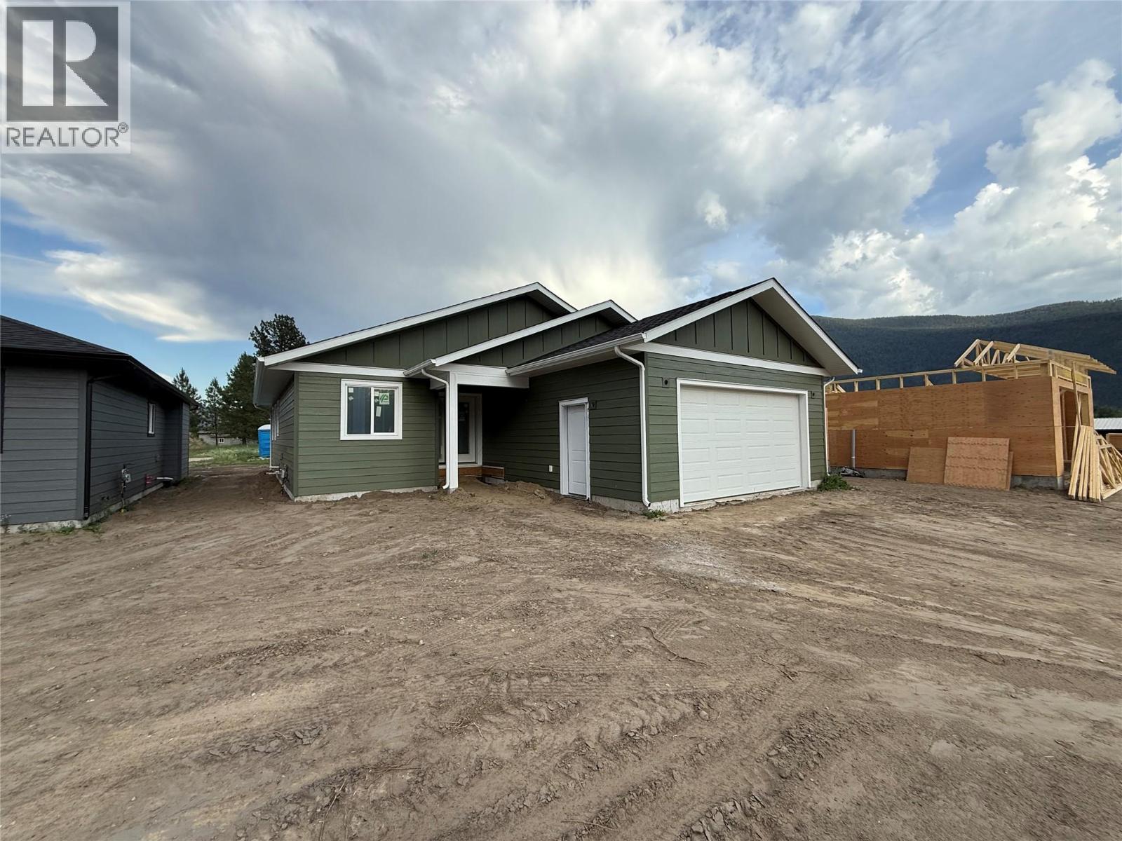 6060 19th Street, Grand Forks, British Columbia  V0H 1H0 - Photo 1 - 10343647