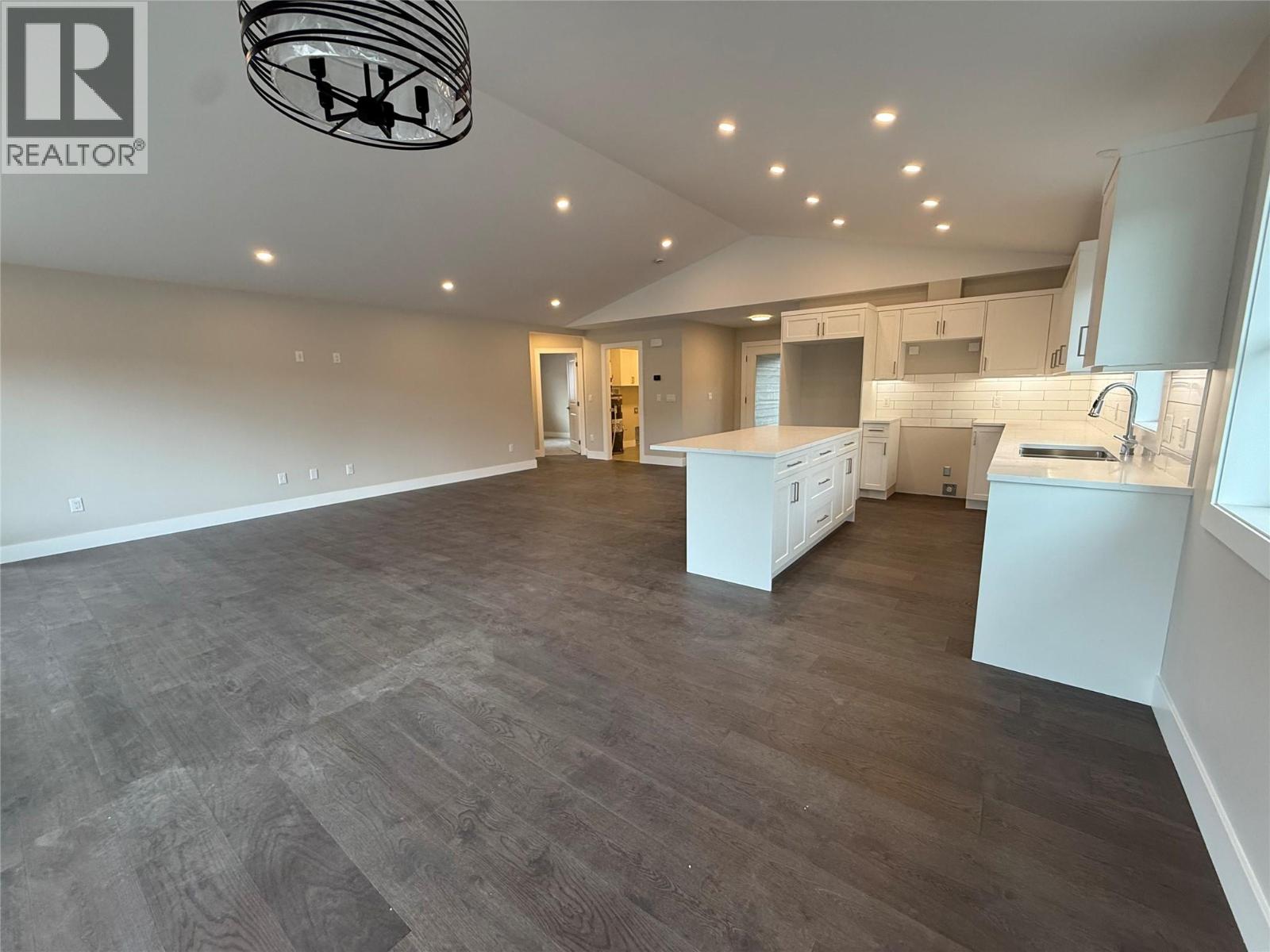 6060 19th Street, Grand Forks, British Columbia  V0H 1H0 - Photo 4 - 10343647