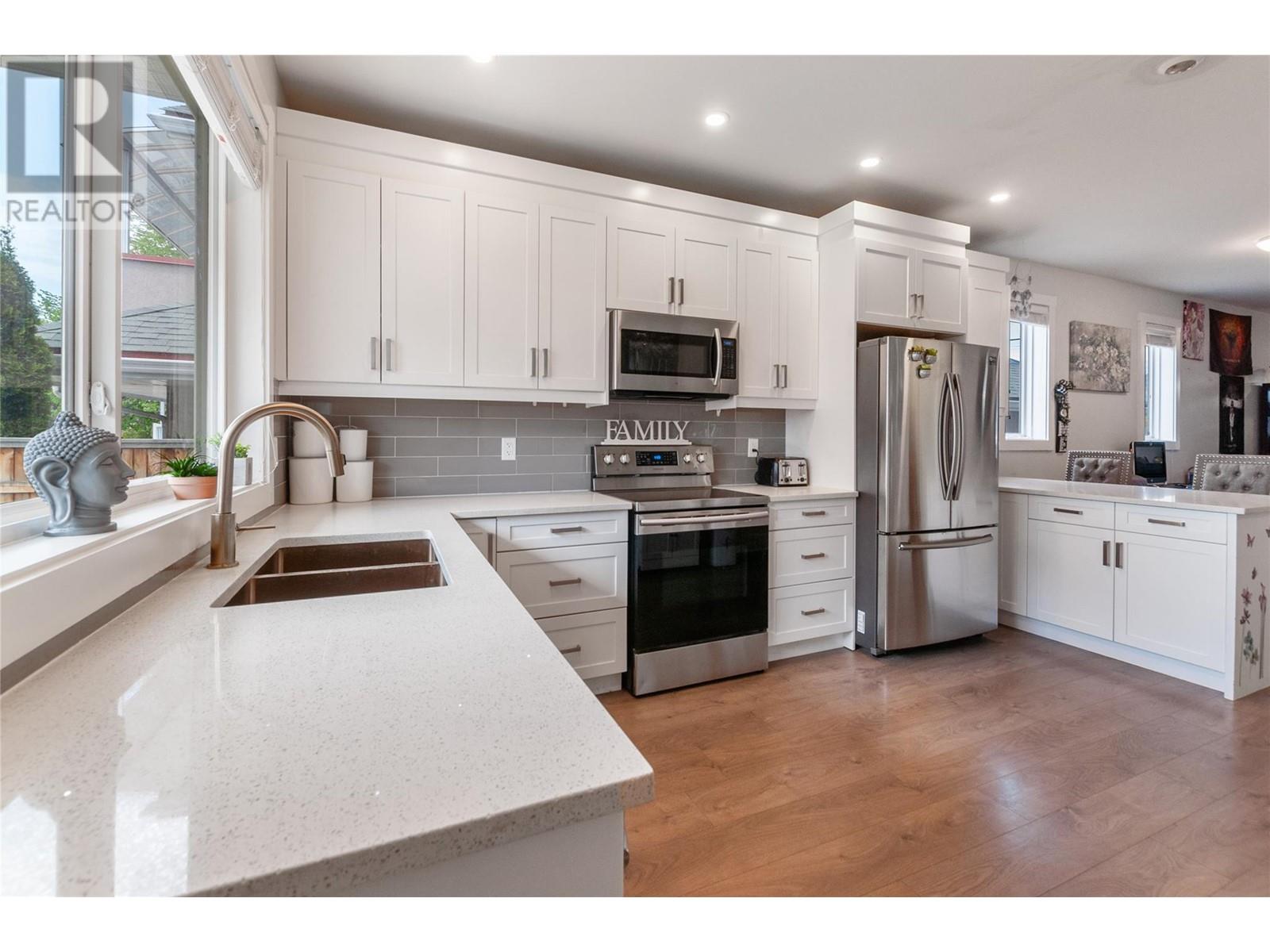 76 Roy Avenue Unit# 102, Penticton, British Columbia  V2A 3N6 - Photo 2 - 10343522