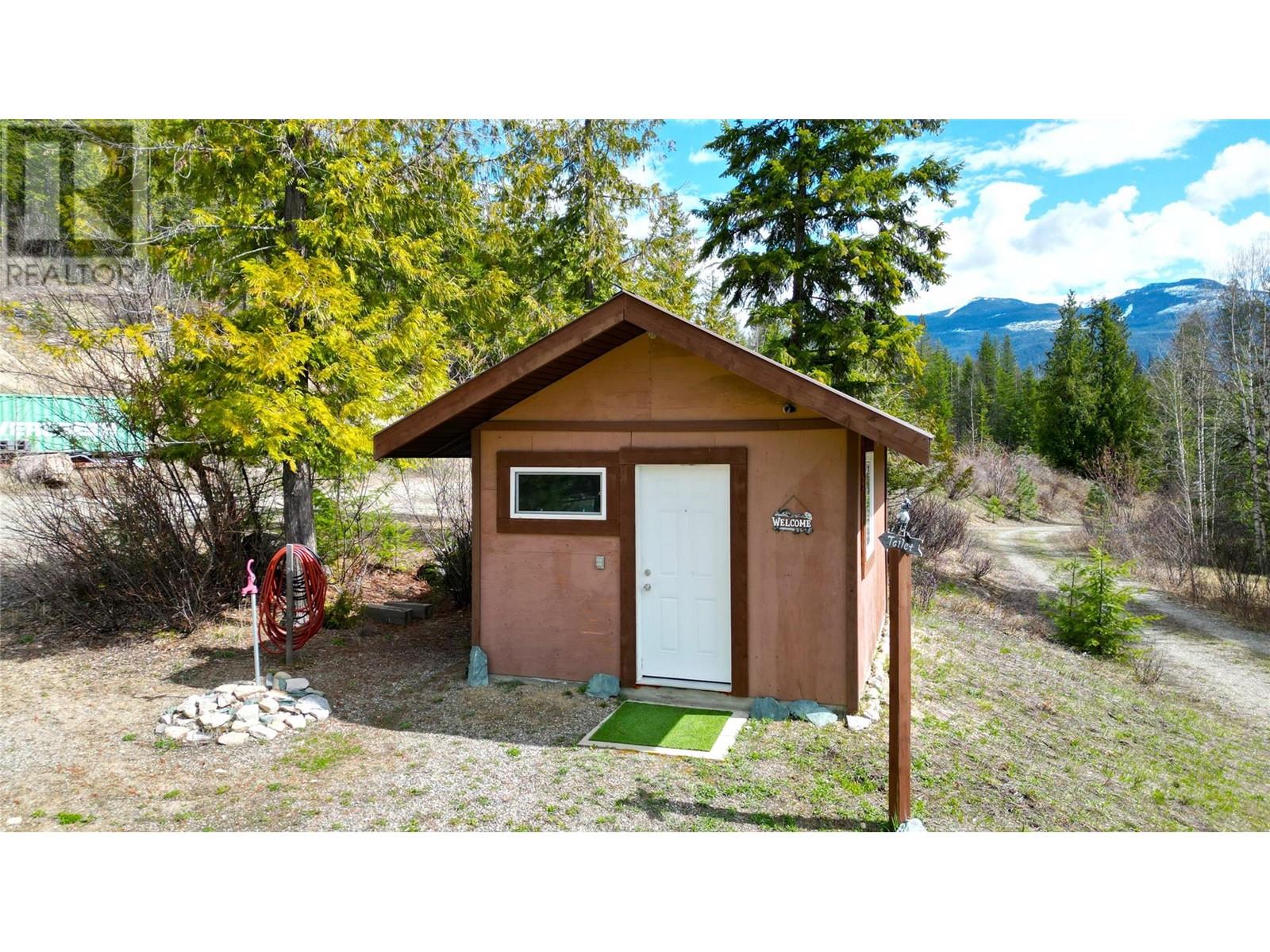 9300 6 Highway, Edgewood, British Columbia  V0G 1J0 - Photo 3 - 10343313