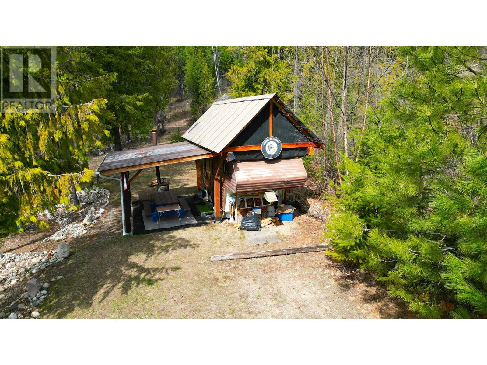 9300 6 Highway, Edgewood, British Columbia  V0G 1J0 - Photo 4 - 10343313