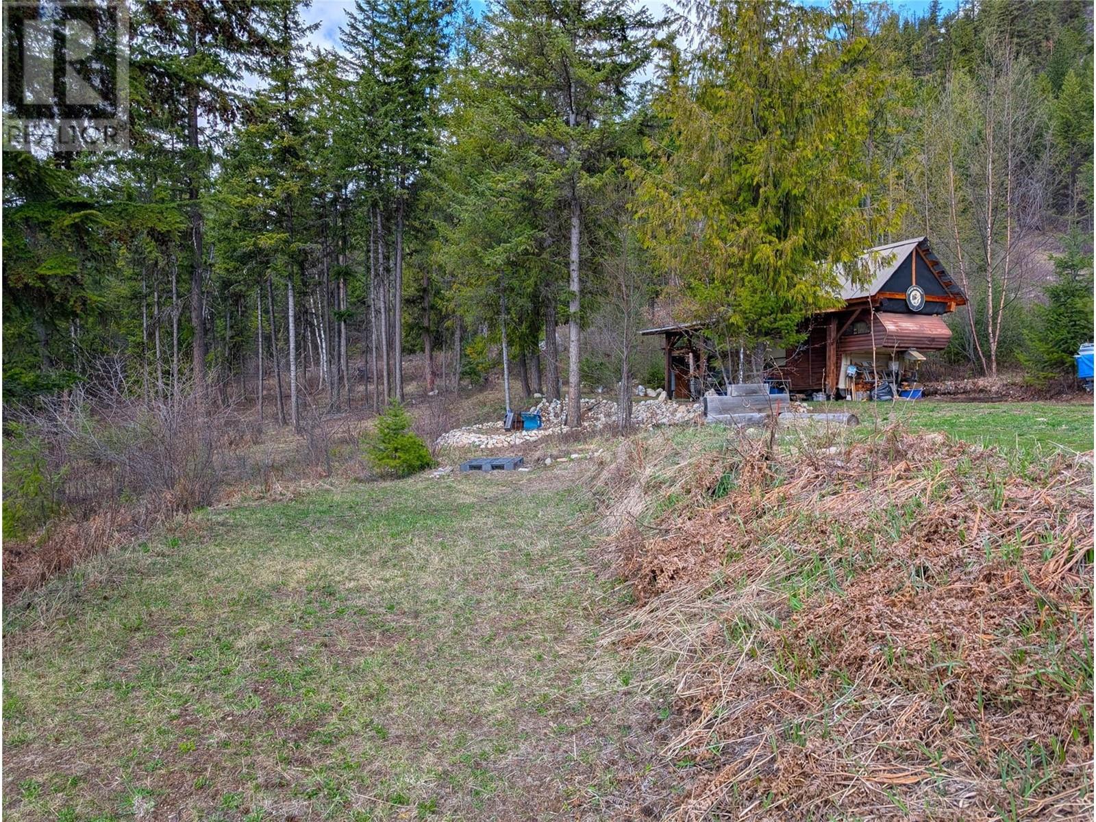 9300 6 Highway, Edgewood, British Columbia  V0G 1J0 - Photo 8 - 10343313