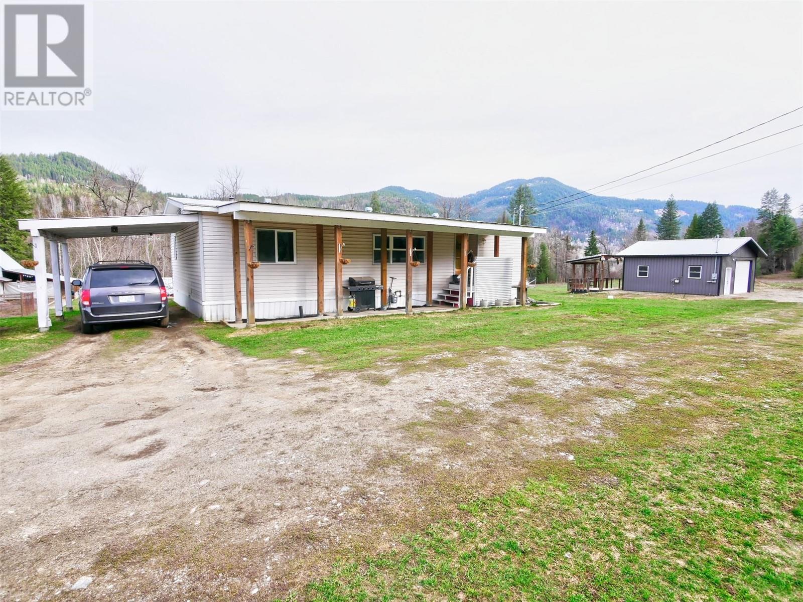 1410 Highway 3b, Montrose, British Columbia  V0G 1P0 - Photo 1 - 10343802