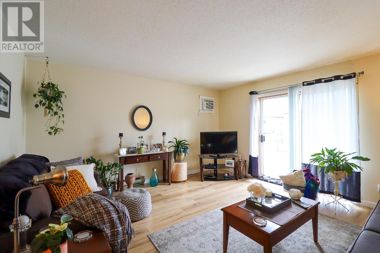 649 Burns Street Unit# 202, Penticton, British Columbia  V2A 4X2 - Photo 2 - 10343505