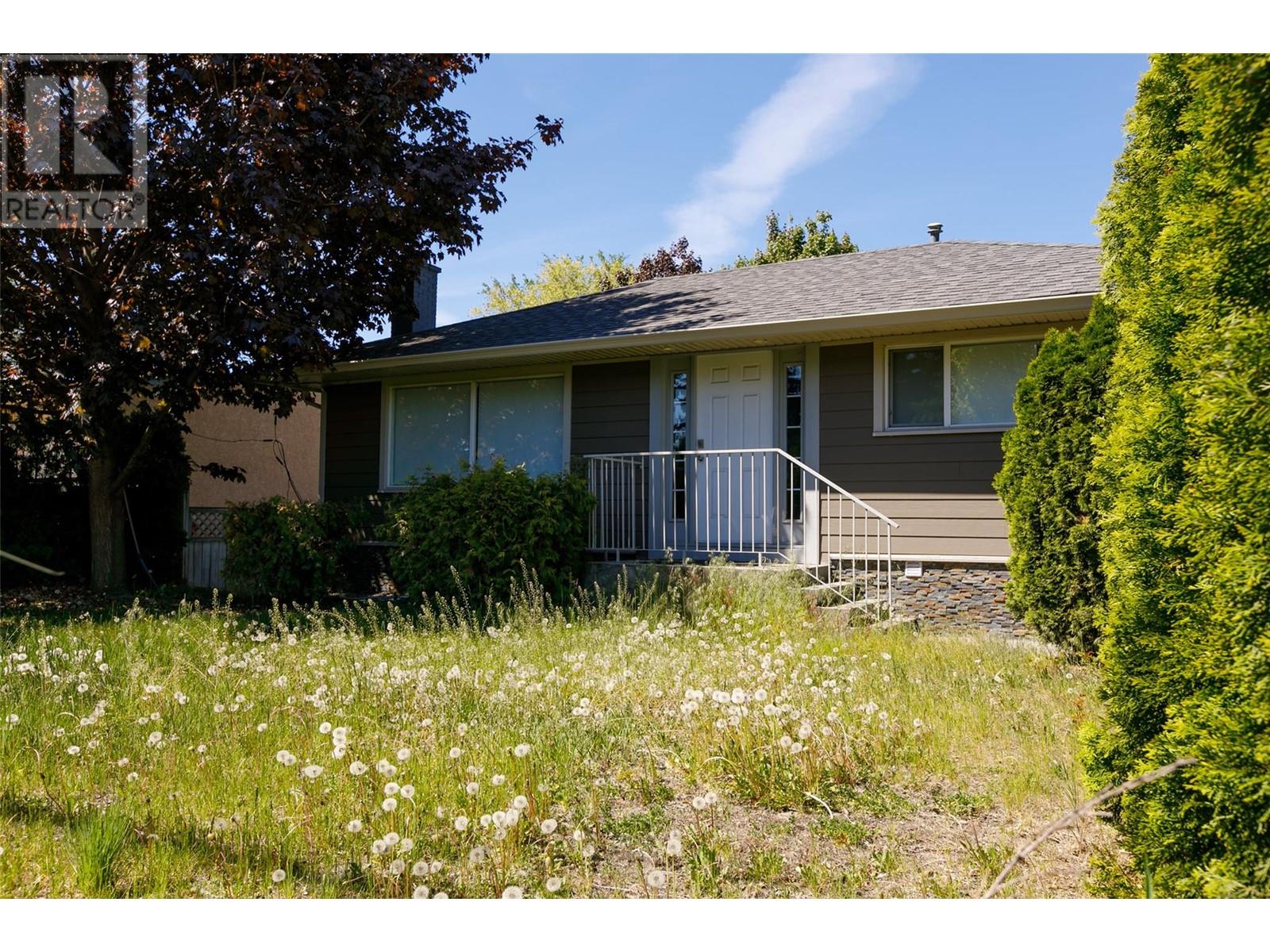 2830 Gordon Drive, Kelowna, British Columbia  V1W 3R3 - Photo 8 - 10333045