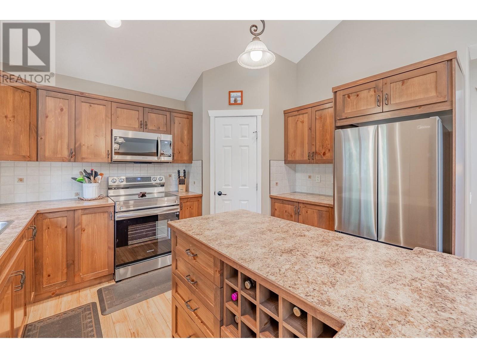 6992 Columbia Ridge Drive, Fairmont Hot Springs, British Columbia  V0B 1L2 - Photo 13 - 10343850