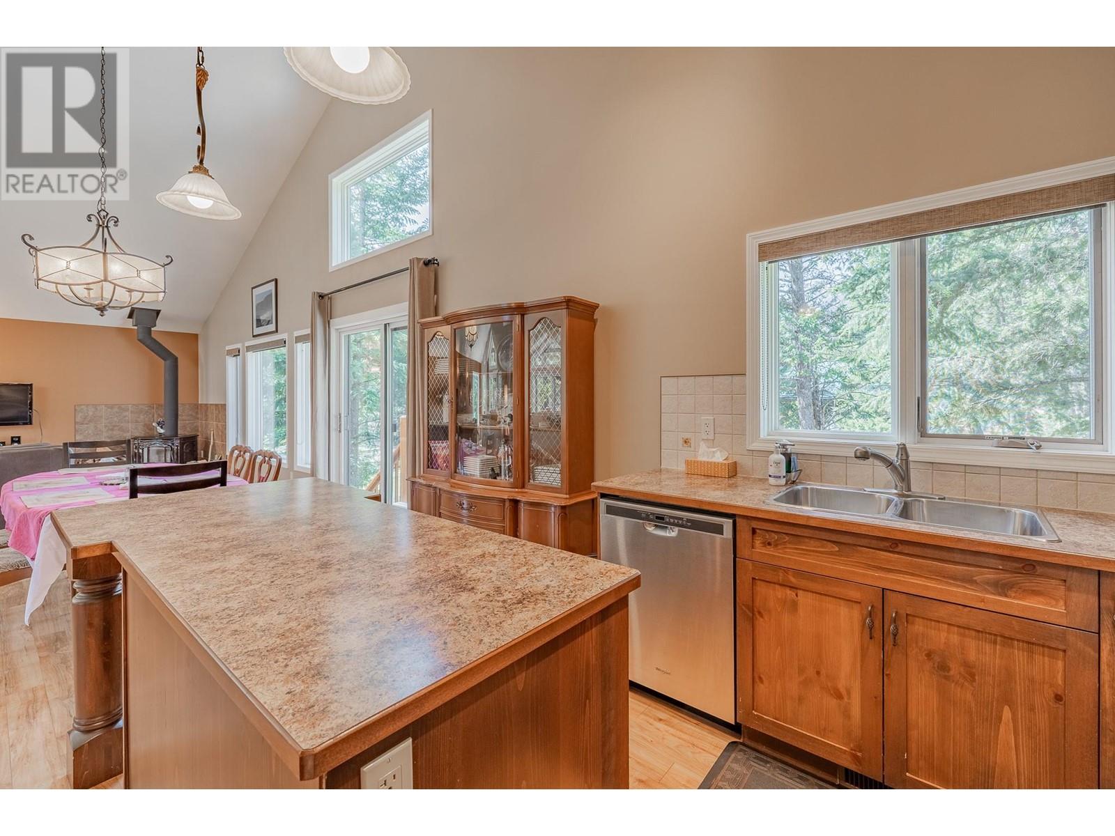 6992 Columbia Ridge Drive, Fairmont Hot Springs, British Columbia  V0B 1L2 - Photo 14 - 10343850