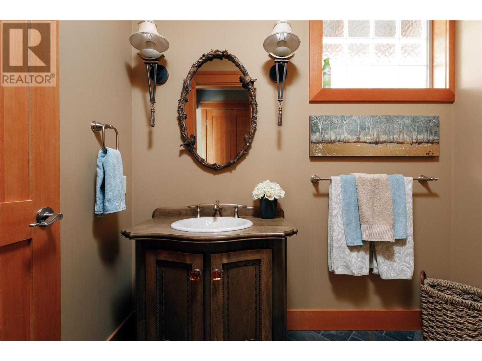 450 Niblick Court, Vernon, British Columbia  V1H 1V6 - Photo 10 - 10343271