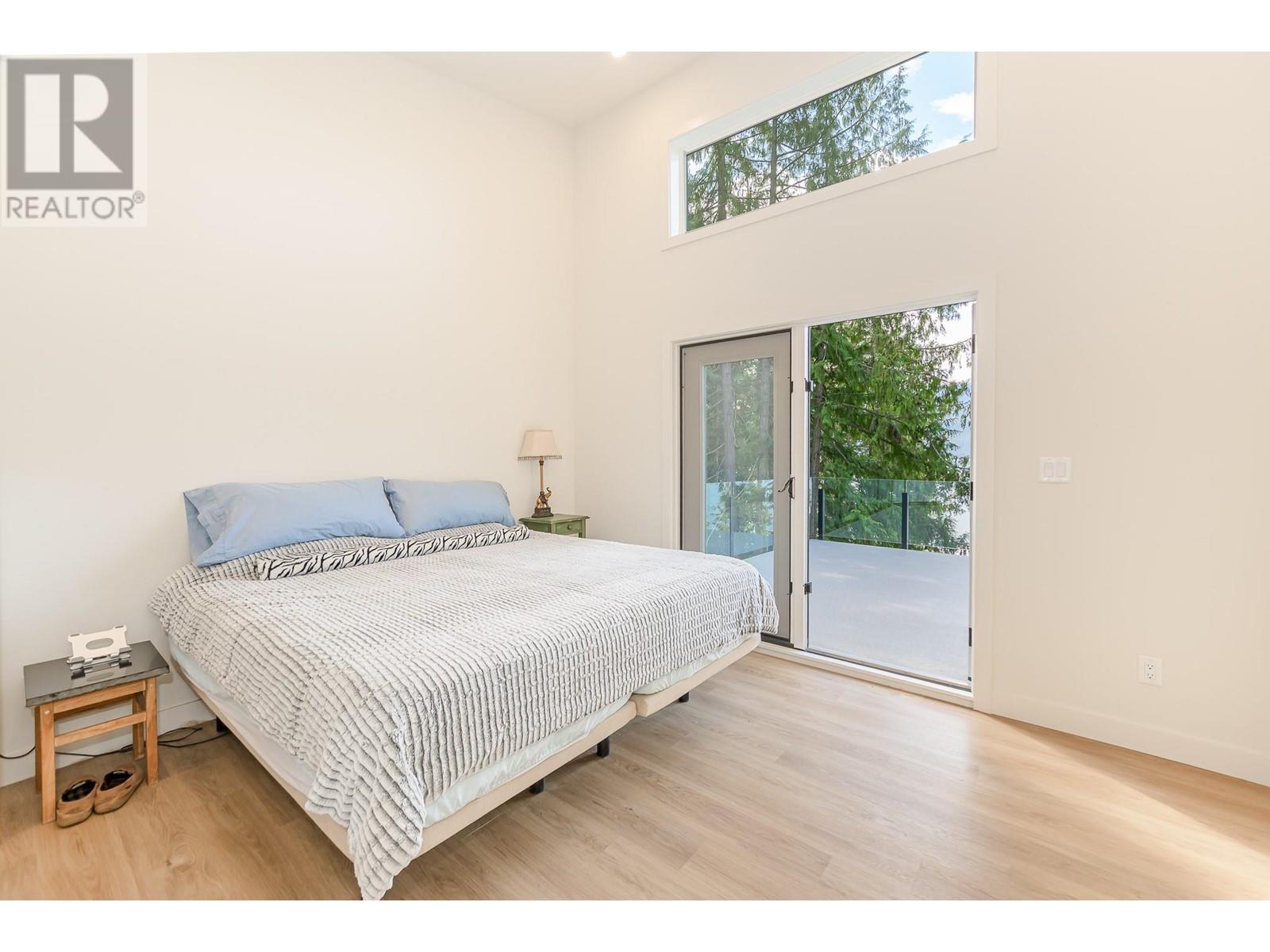 7750 Golf Course Road, Anglemont, British Columbia  V0E 1M8 - Photo 10 - 10344080