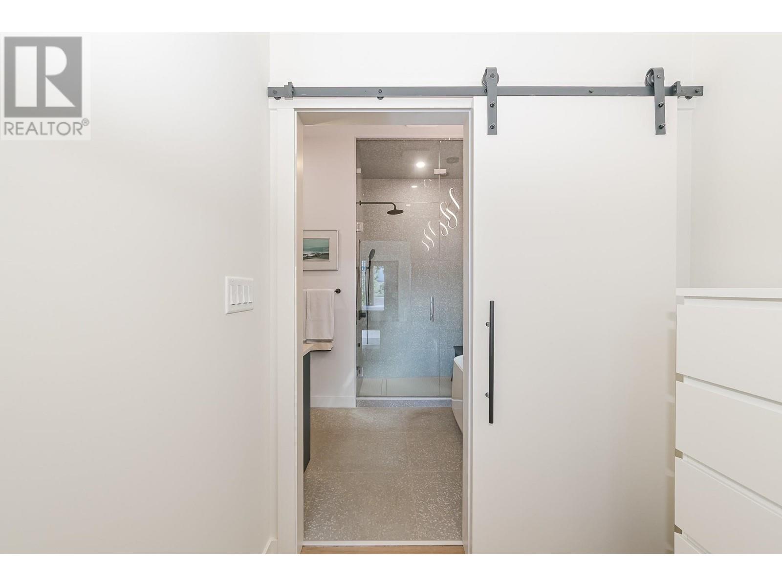 7750 Golf Course Road, Anglemont, British Columbia  V0E 1M8 - Photo 11 - 10344080