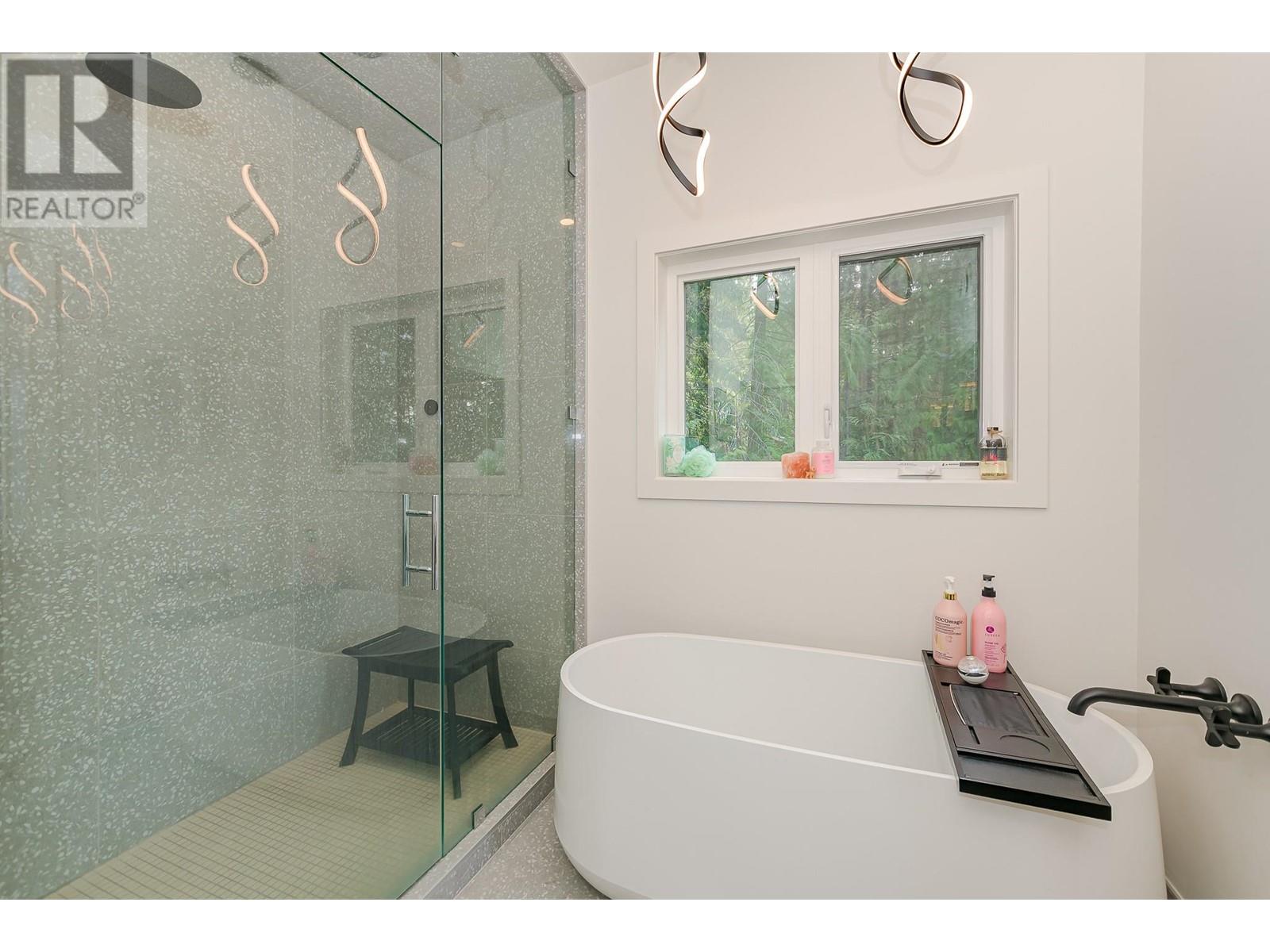 7750 Golf Course Road, Anglemont, British Columbia  V0E 1M8 - Photo 12 - 10344080