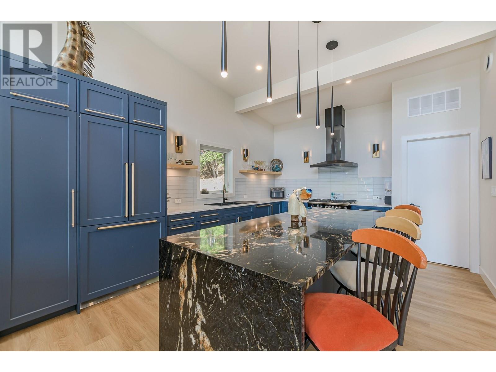 7750 Golf Course Road, Anglemont, British Columbia  V0E 1M8 - Photo 15 - 10344080