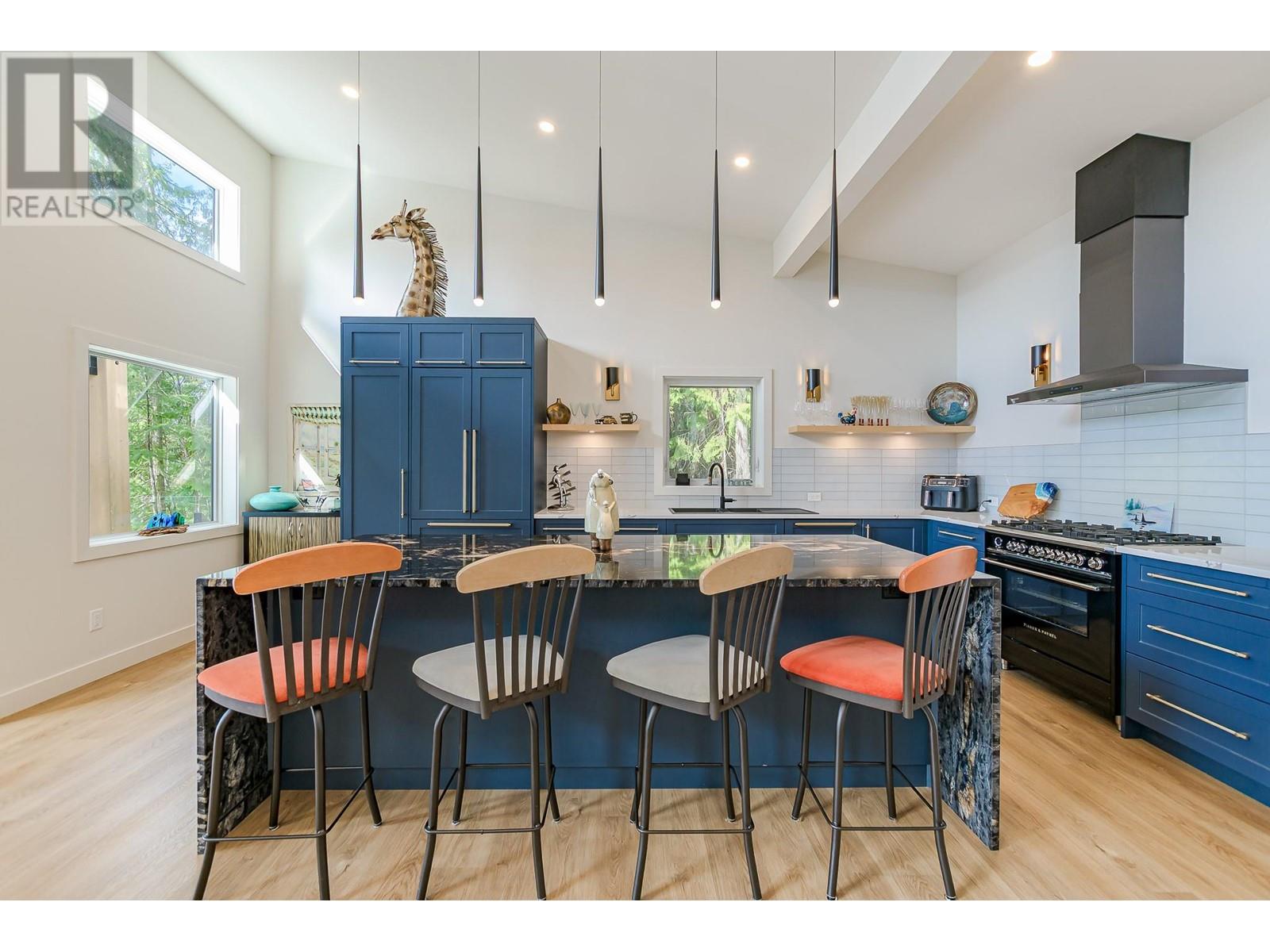 7750 Golf Course Road, Anglemont, British Columbia  V0E 1M8 - Photo 17 - 10344080