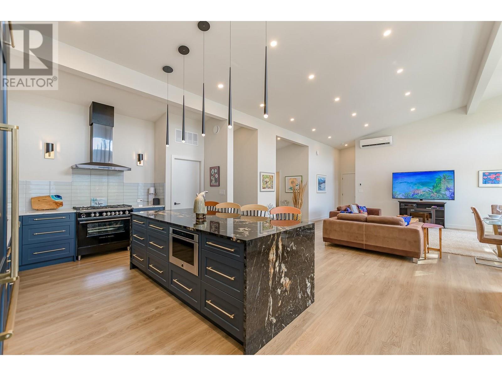 7750 Golf Course Road, Anglemont, British Columbia  V0E 1M8 - Photo 18 - 10344080