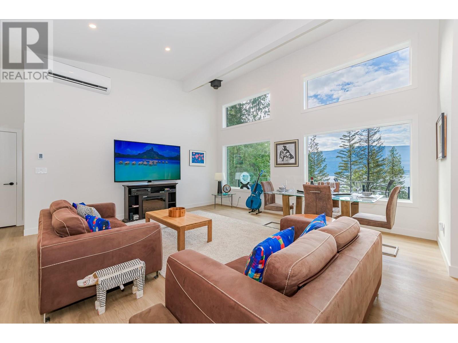 7750 Golf Course Road, Anglemont, British Columbia  V0E 1M8 - Photo 2 - 10344080