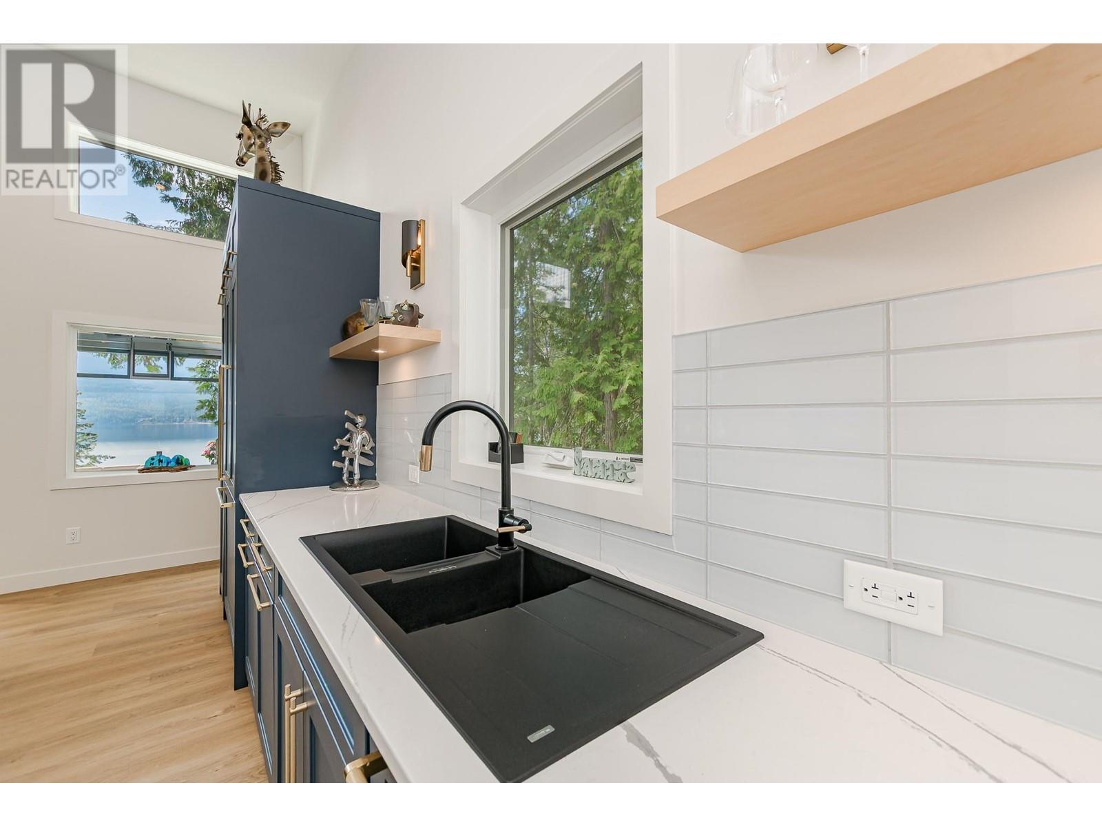 7750 Golf Course Road, Anglemont, British Columbia  V0E 1M8 - Photo 20 - 10344080