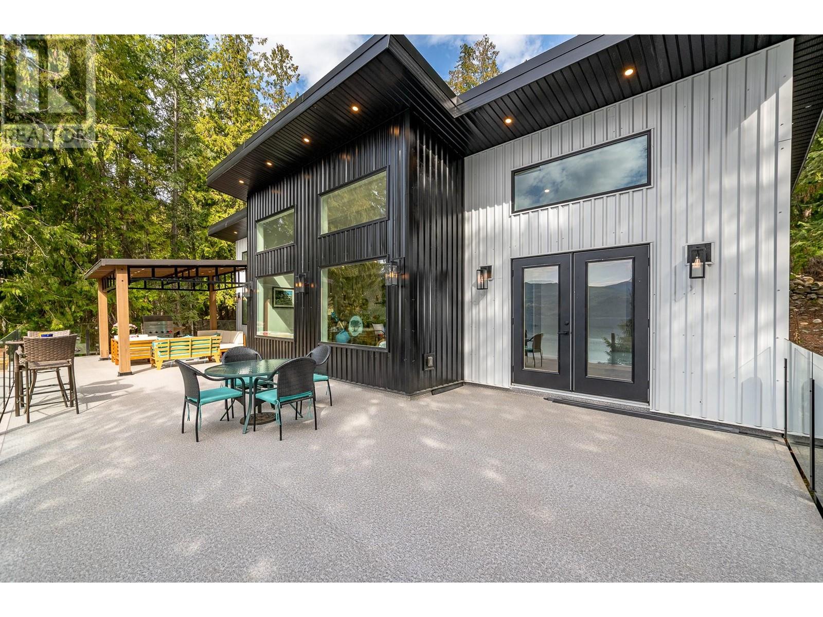 7750 Golf Course Road, Anglemont, British Columbia  V0E 1M8 - Photo 27 - 10344080