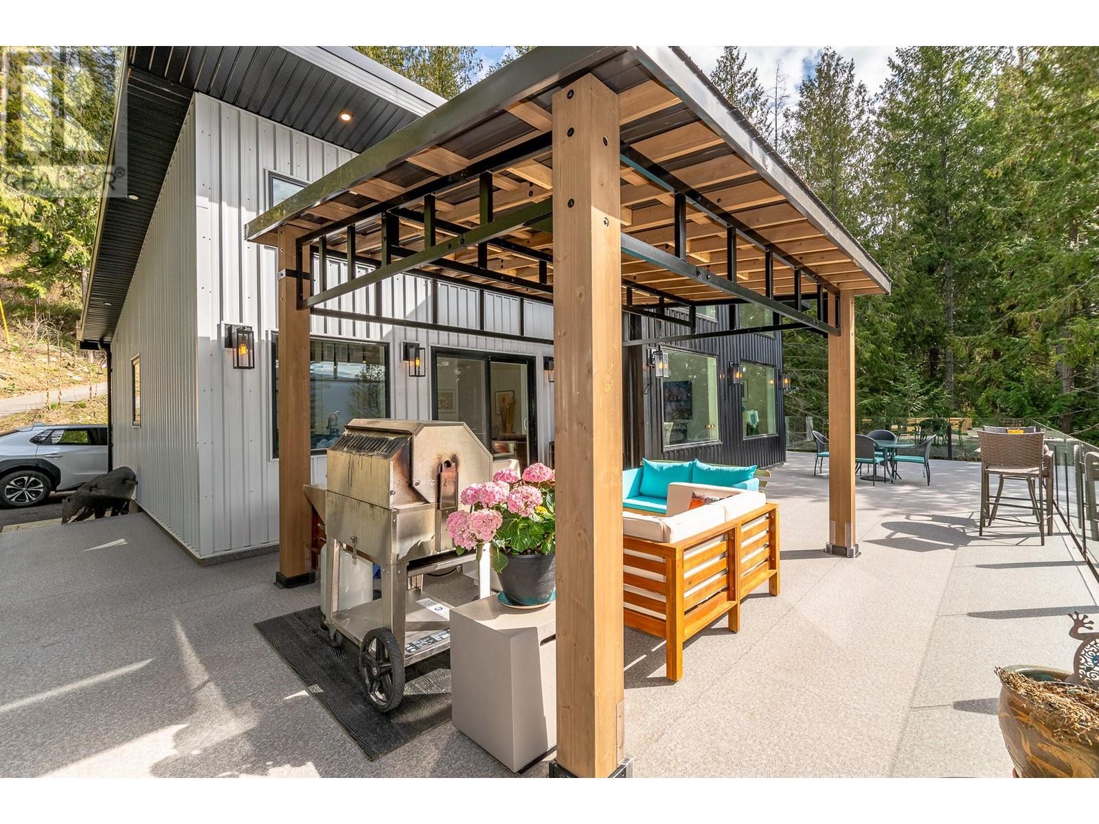 7750 Golf Course Road, Anglemont, British Columbia  V0E 1M8 - Photo 29 - 10344080