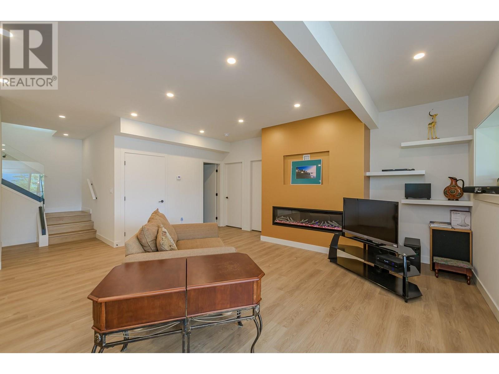 7750 Golf Course Road, Anglemont, British Columbia  V0E 1M8 - Photo 39 - 10344080